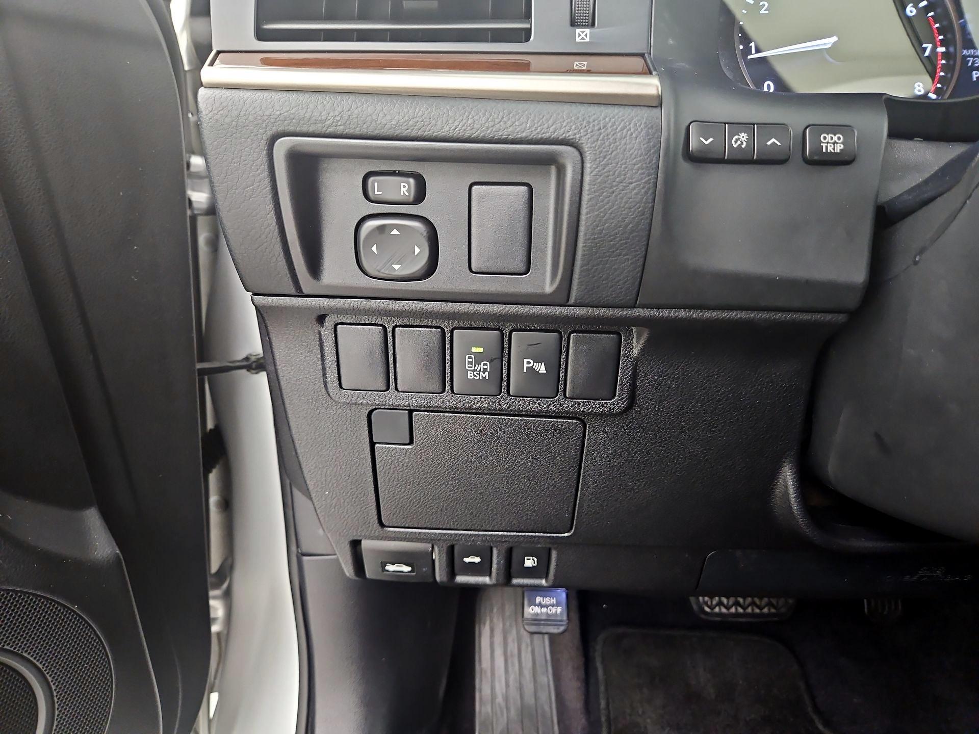 Thumbnail: 2014 Lexus ES - 13