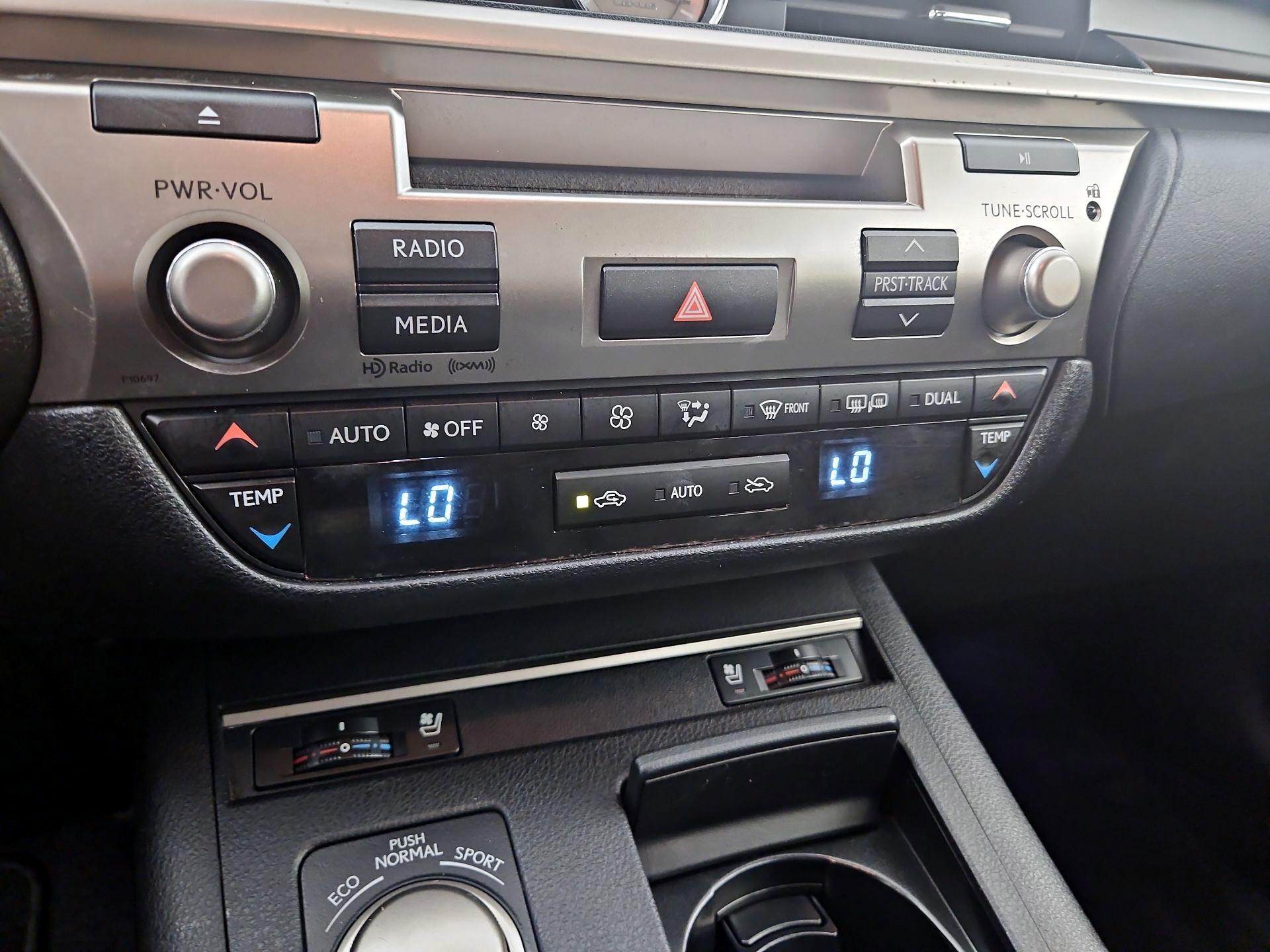 Thumbnail: 2014 Lexus ES - 16