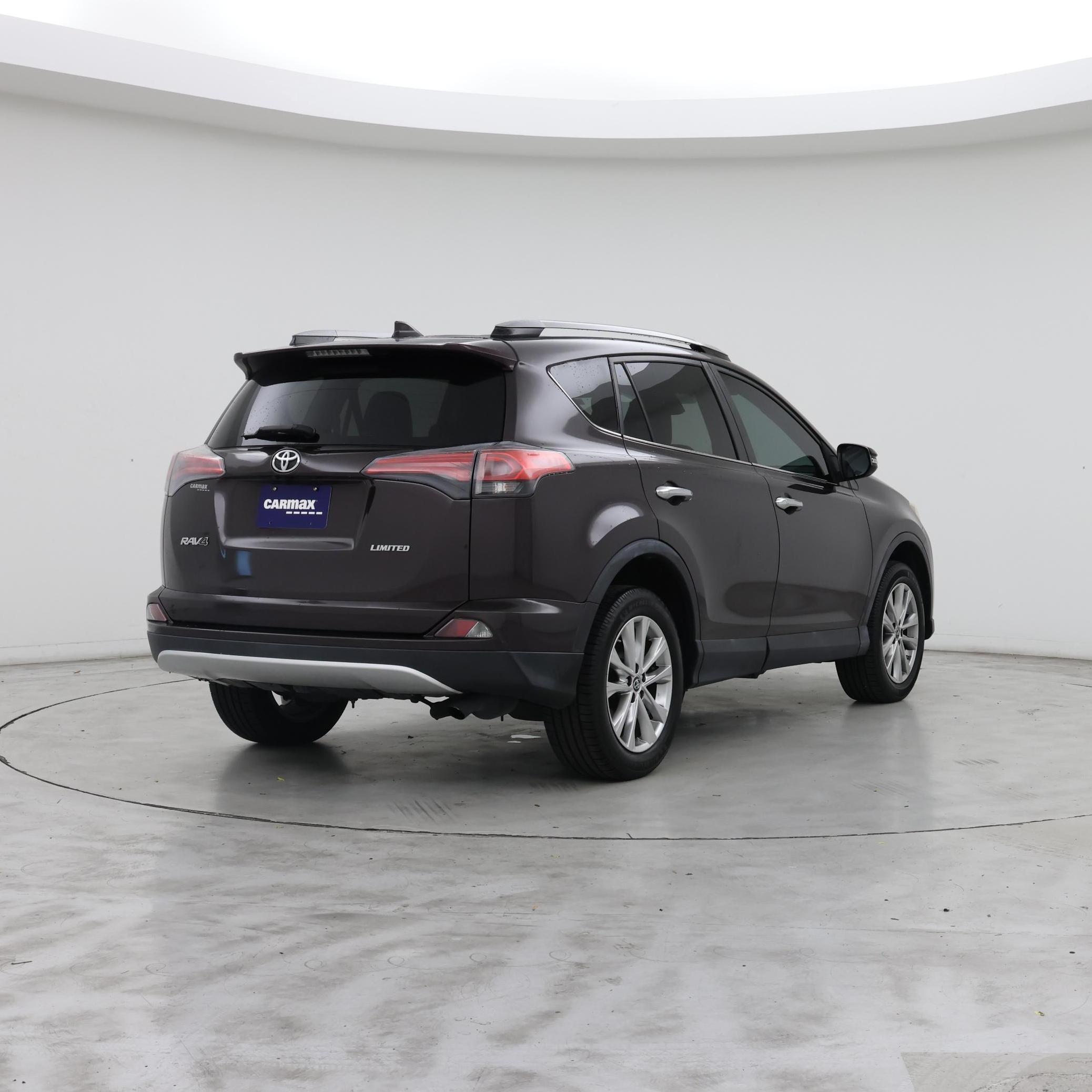 Thumbnail: 2017 Toyota RAV4 - 8