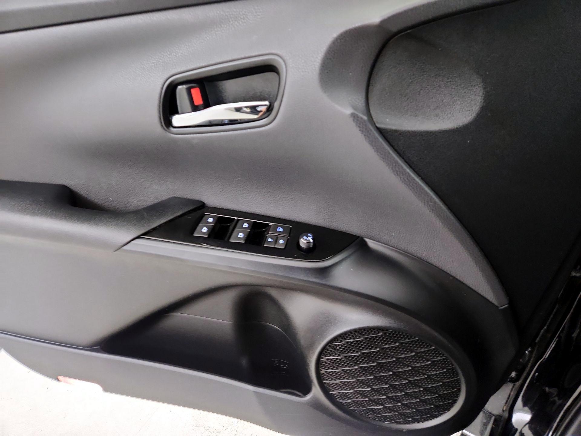 Thumbnail: 2017 Toyota Prius - 12