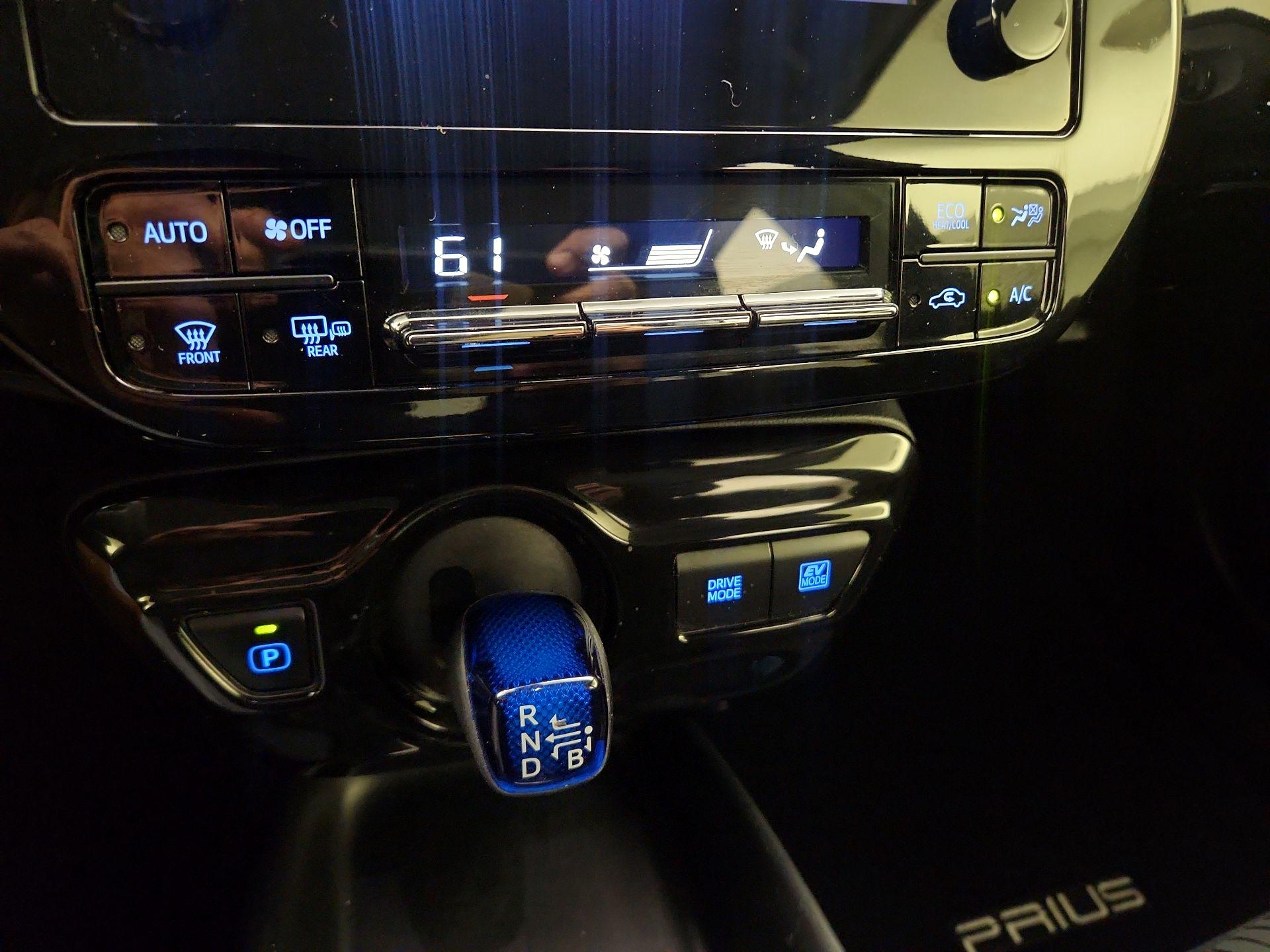 Thumbnail: 2017 Toyota Prius - 16