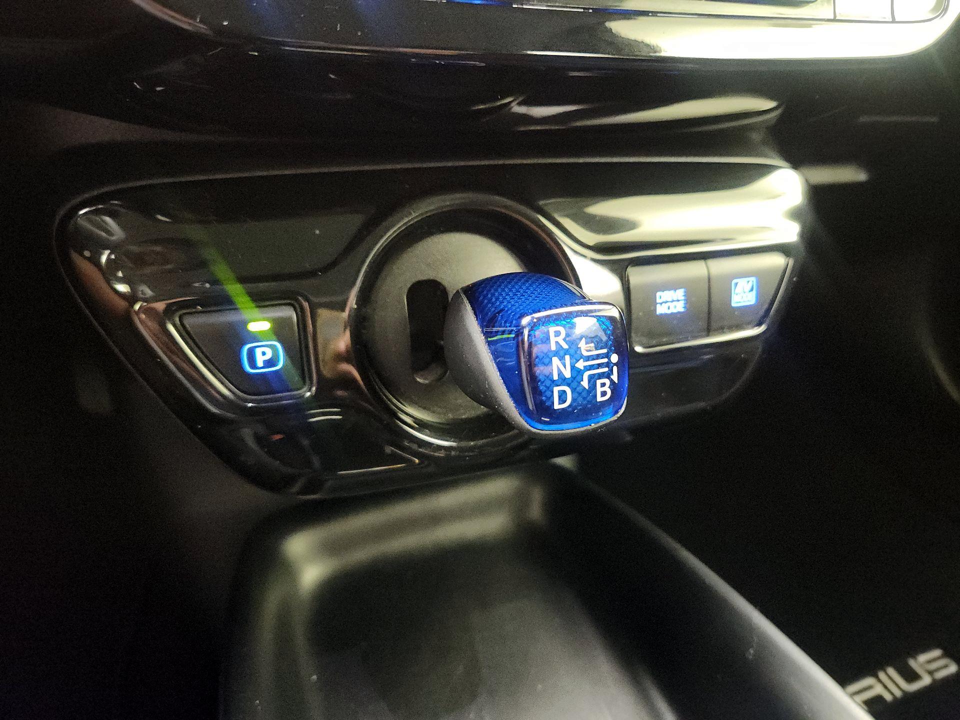 Thumbnail: 2017 Toyota Prius - 17