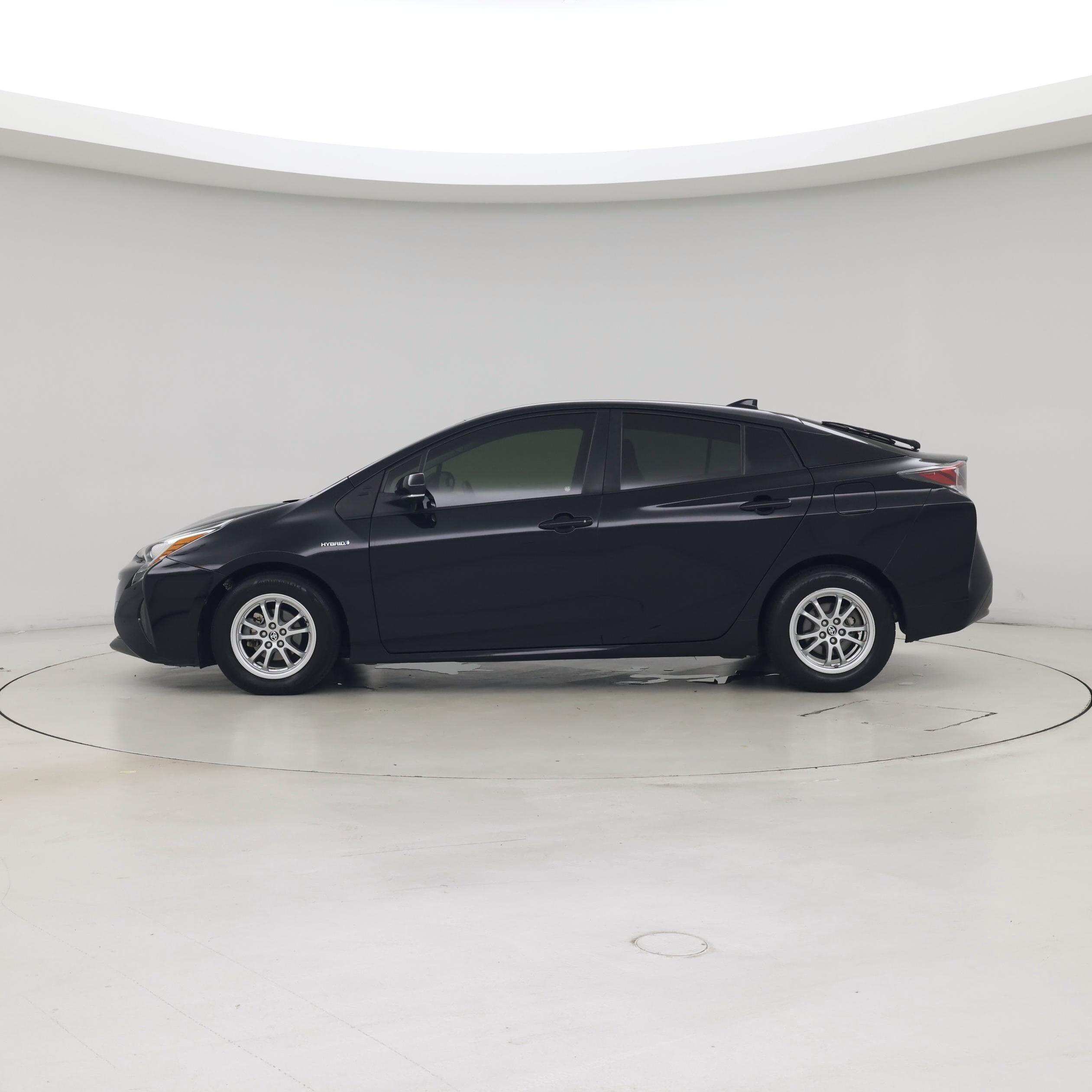 Thumbnail: 2017 Toyota Prius - 3
