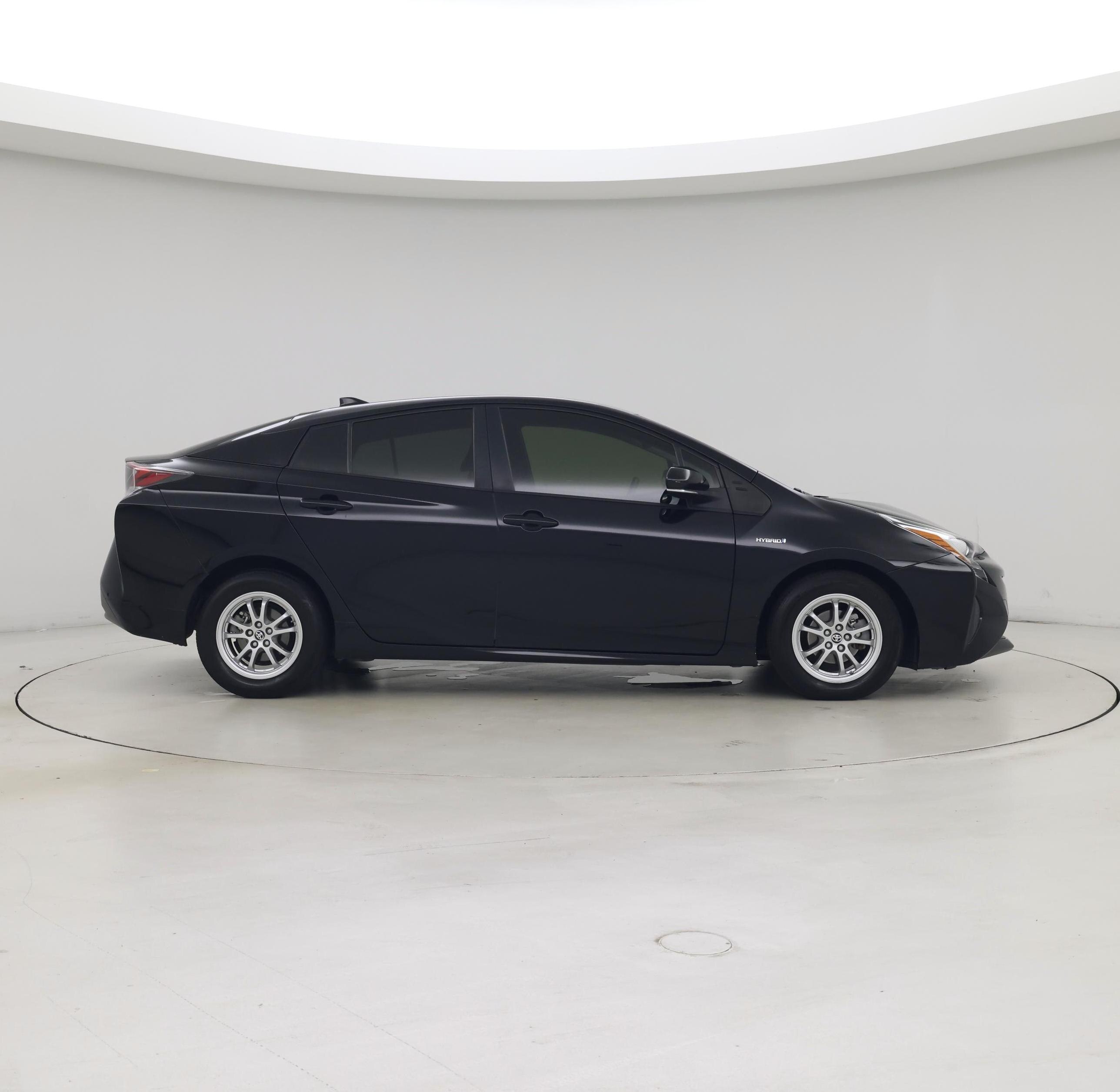 Thumbnail: 2017 Toyota Prius - 7