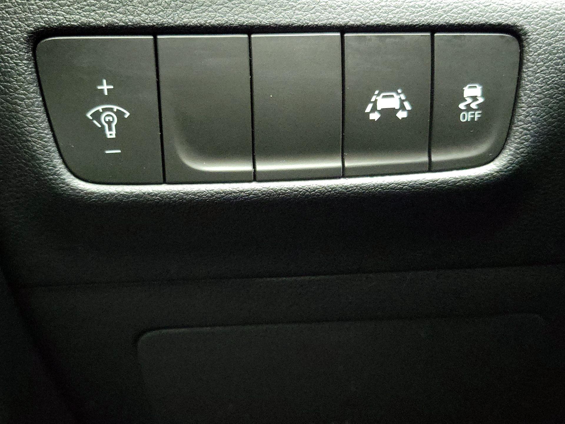 Thumbnail: 2021 Hyundai Kona - 13