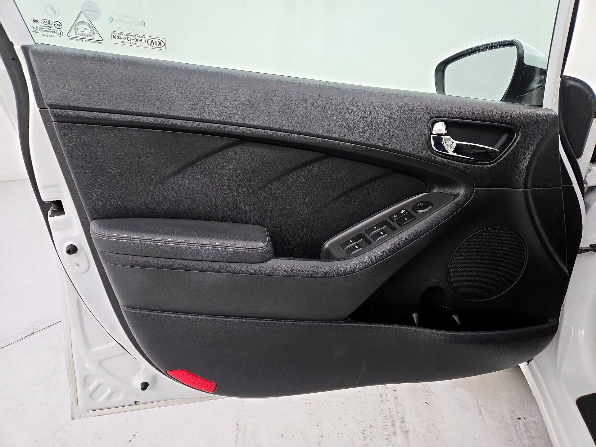 Thumbnail: 2017 Kia Forte - 12