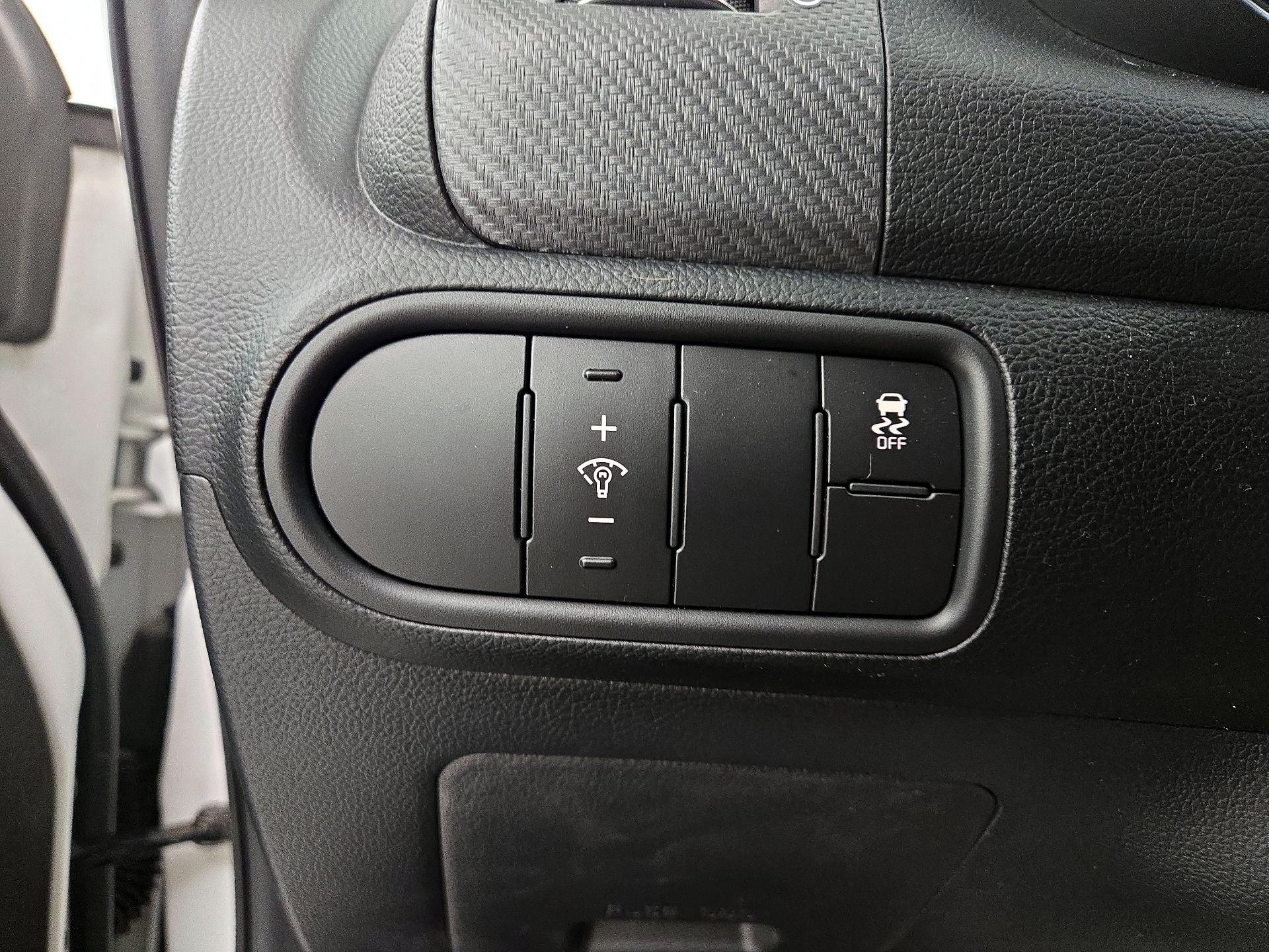 Thumbnail: 2017 Kia Forte - 13