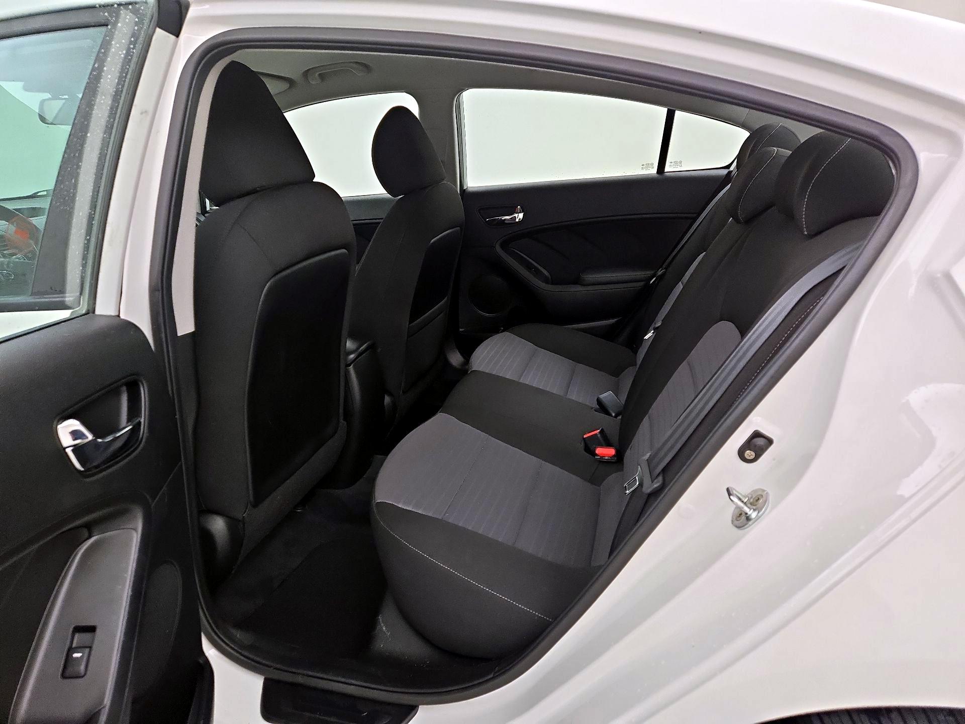 Thumbnail: 2017 Kia Forte - 19