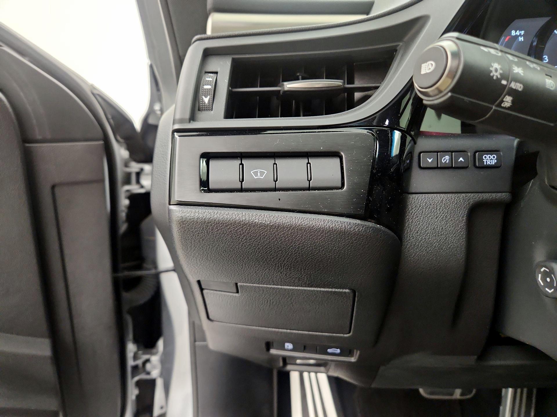 Thumbnail: 2022 Lexus ES - 13