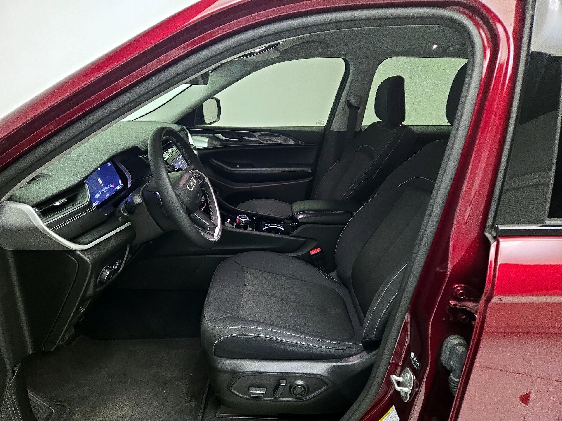 Thumbnail: 2023 Jeep Grand Cherokee - 11