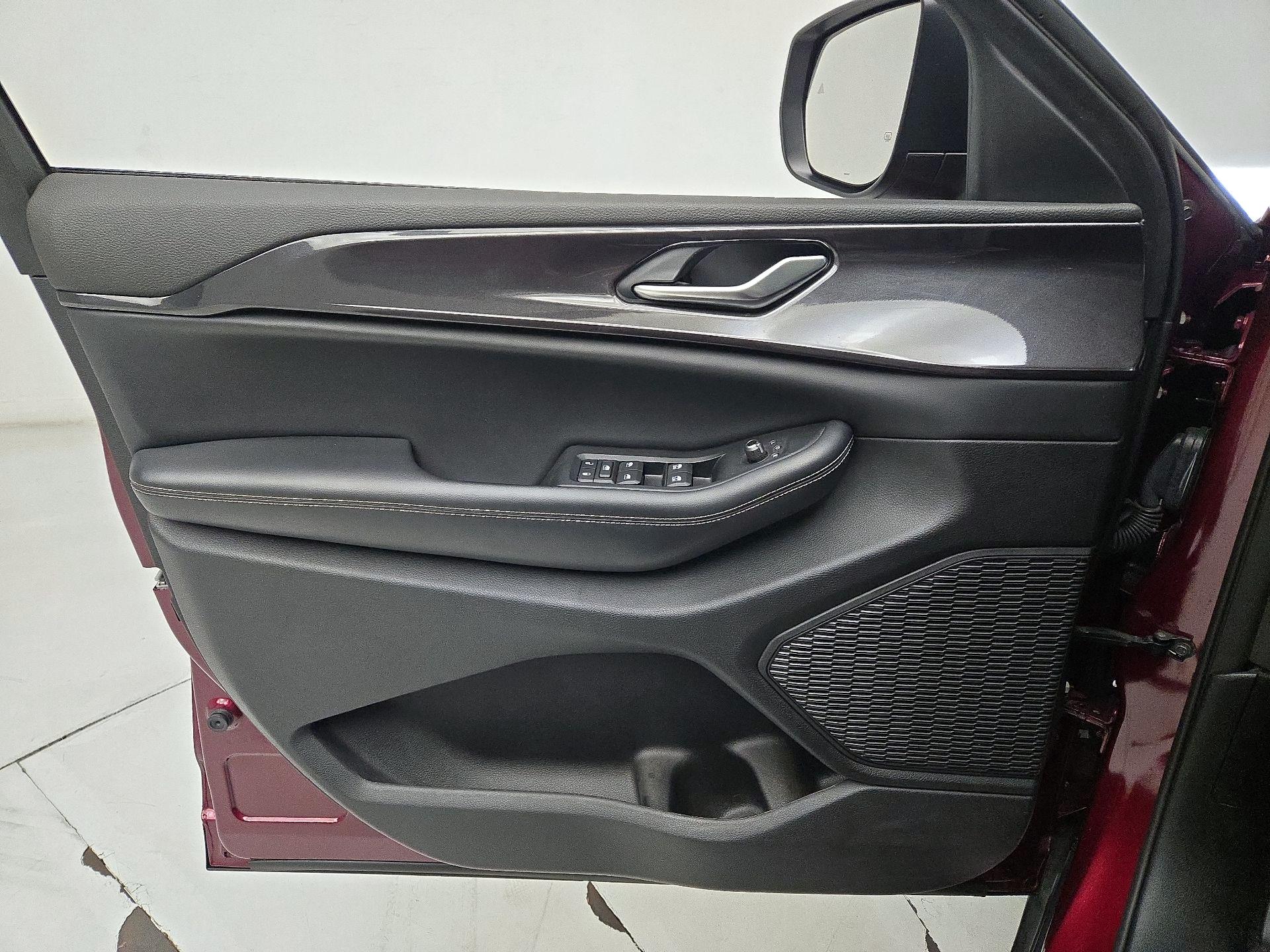 Thumbnail: 2023 Jeep Grand Cherokee - 12