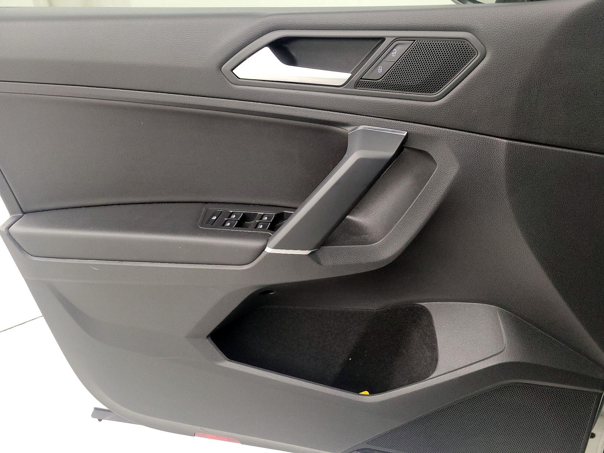 Thumbnail: 2020 Volkswagen Tiguan - 12