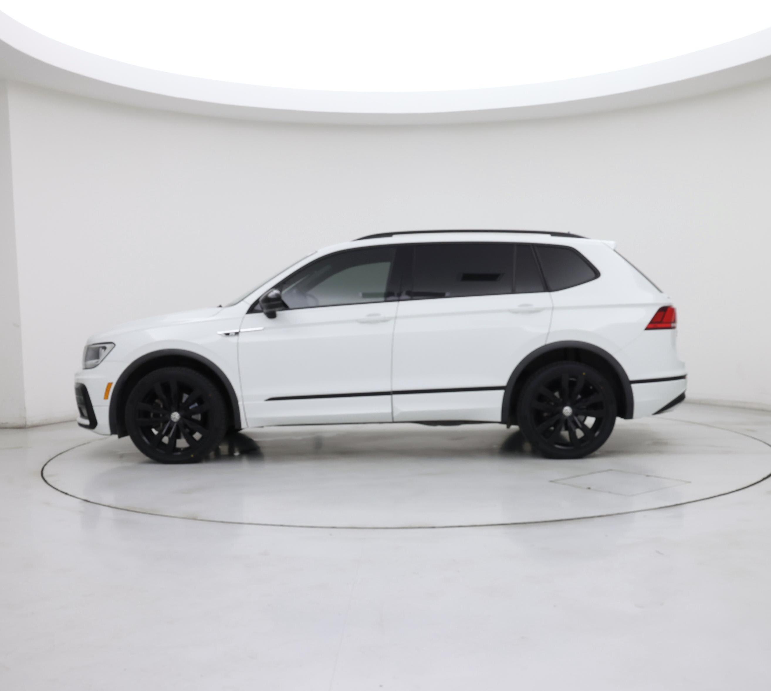 Thumbnail: 2020 Volkswagen Tiguan - 3