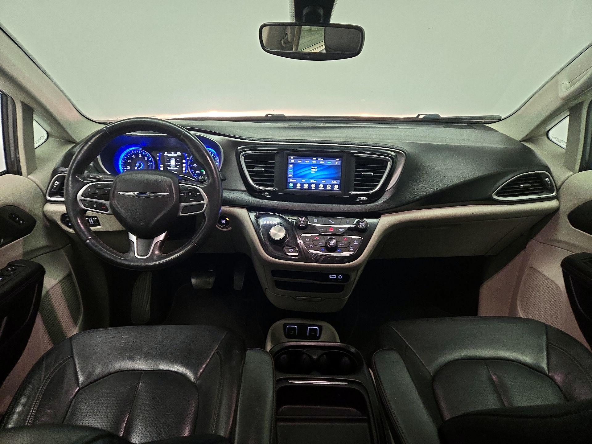 Thumbnail: 2020 Chrysler Pacifica - 9