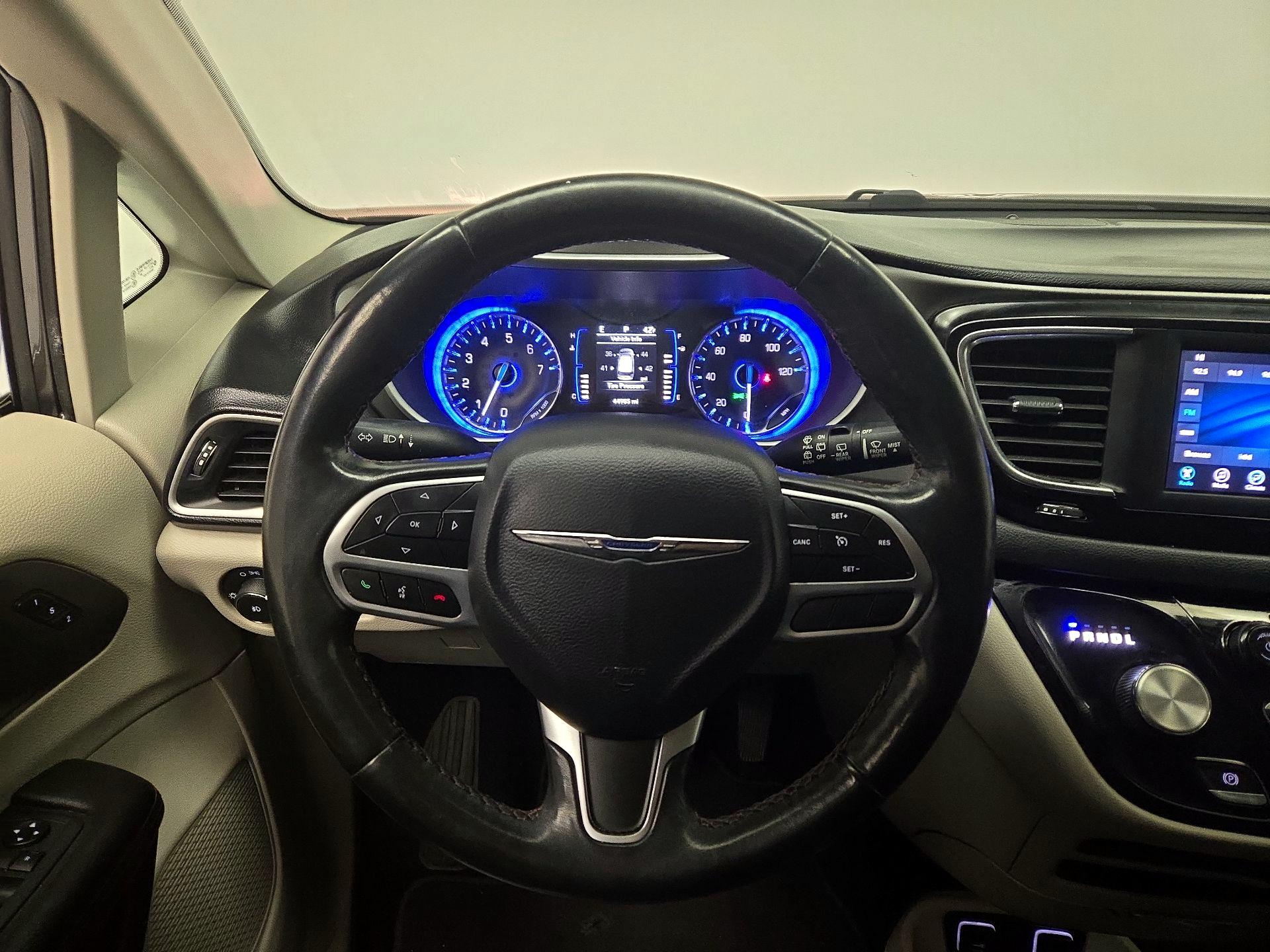 Thumbnail: 2020 Chrysler Pacifica - 10