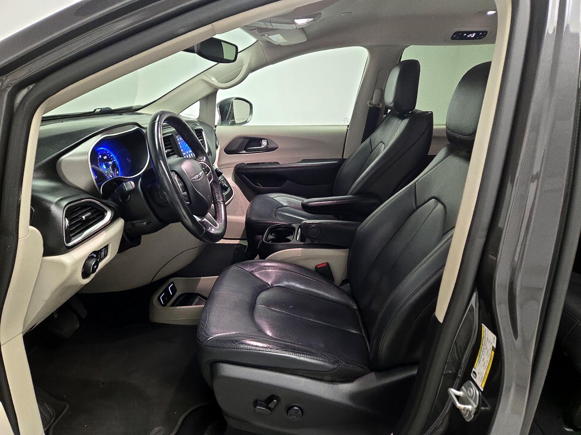 Thumbnail: 2020 Chrysler Pacifica - 11