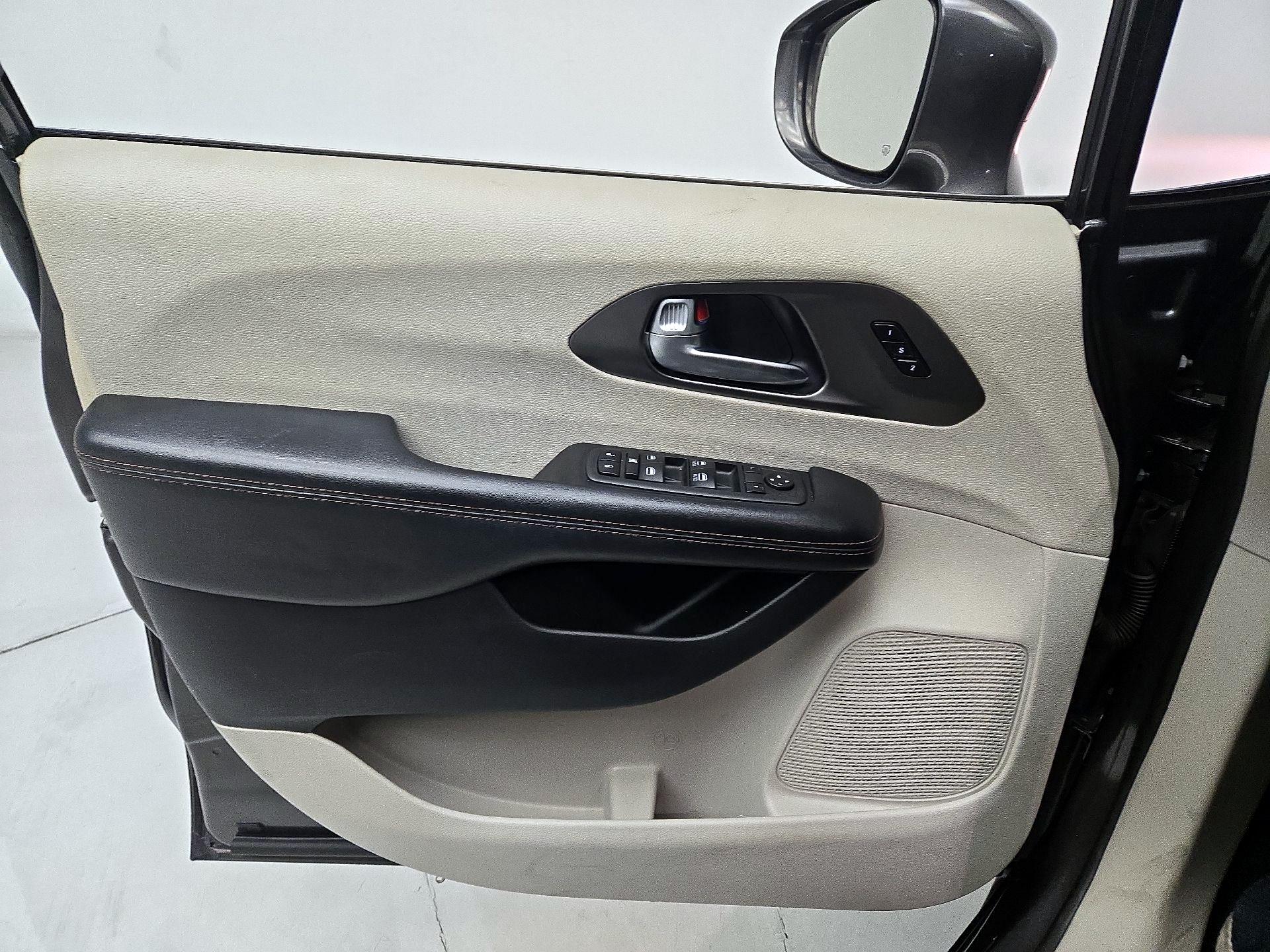 Thumbnail: 2020 Chrysler Pacifica - 12