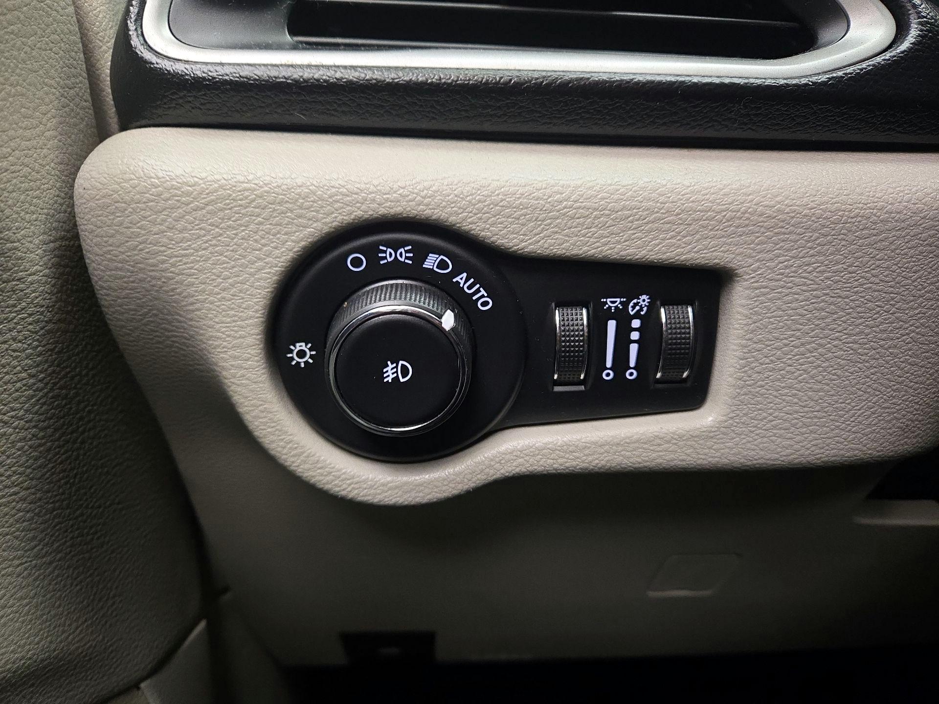 Thumbnail: 2020 Chrysler Pacifica - 13