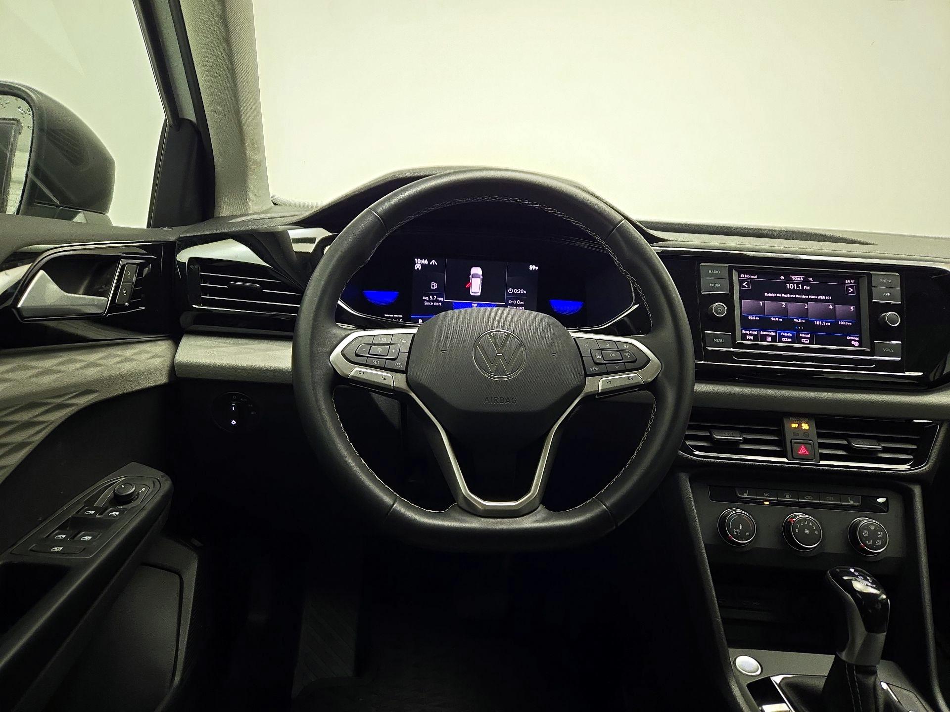 Thumbnail: 2022 Volkswagen Taos - 10