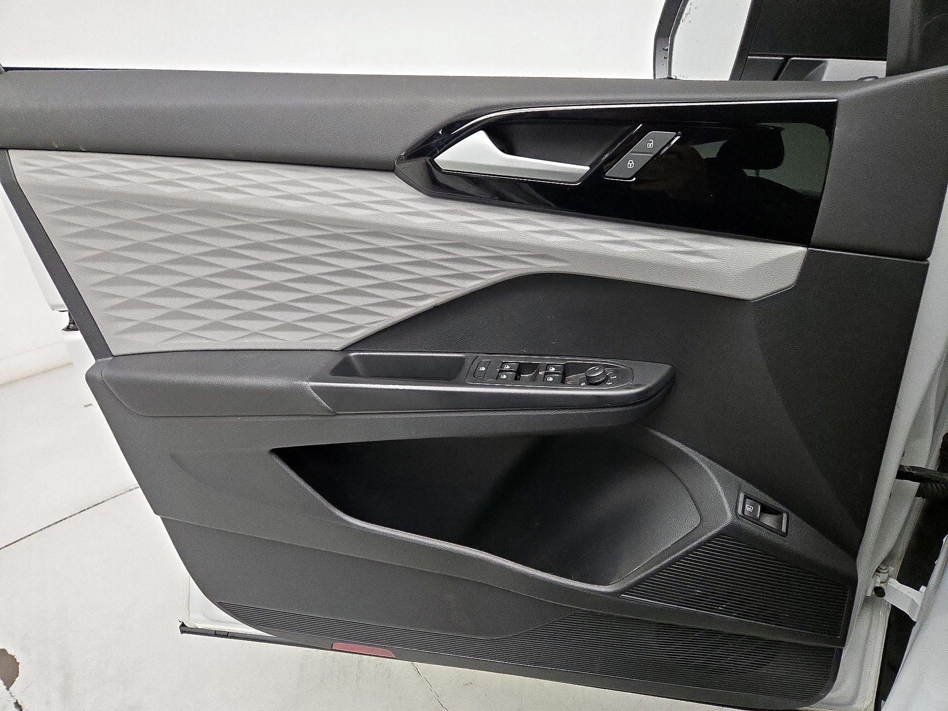 Thumbnail: 2022 Volkswagen Taos - 12