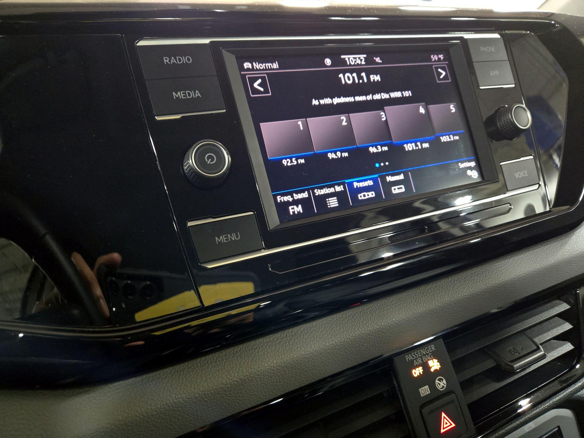 Thumbnail: 2022 Volkswagen Taos - 14