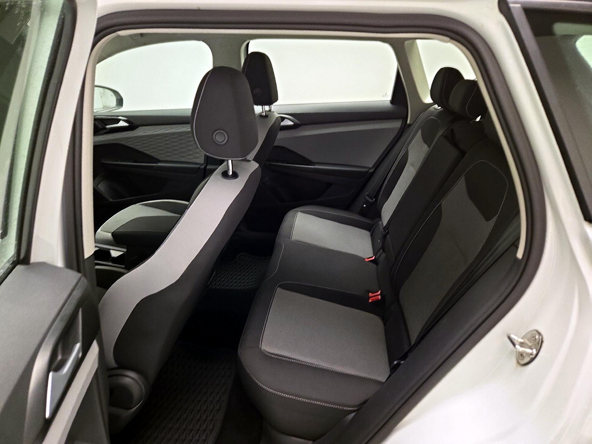 Thumbnail: 2022 Volkswagen Taos - 18