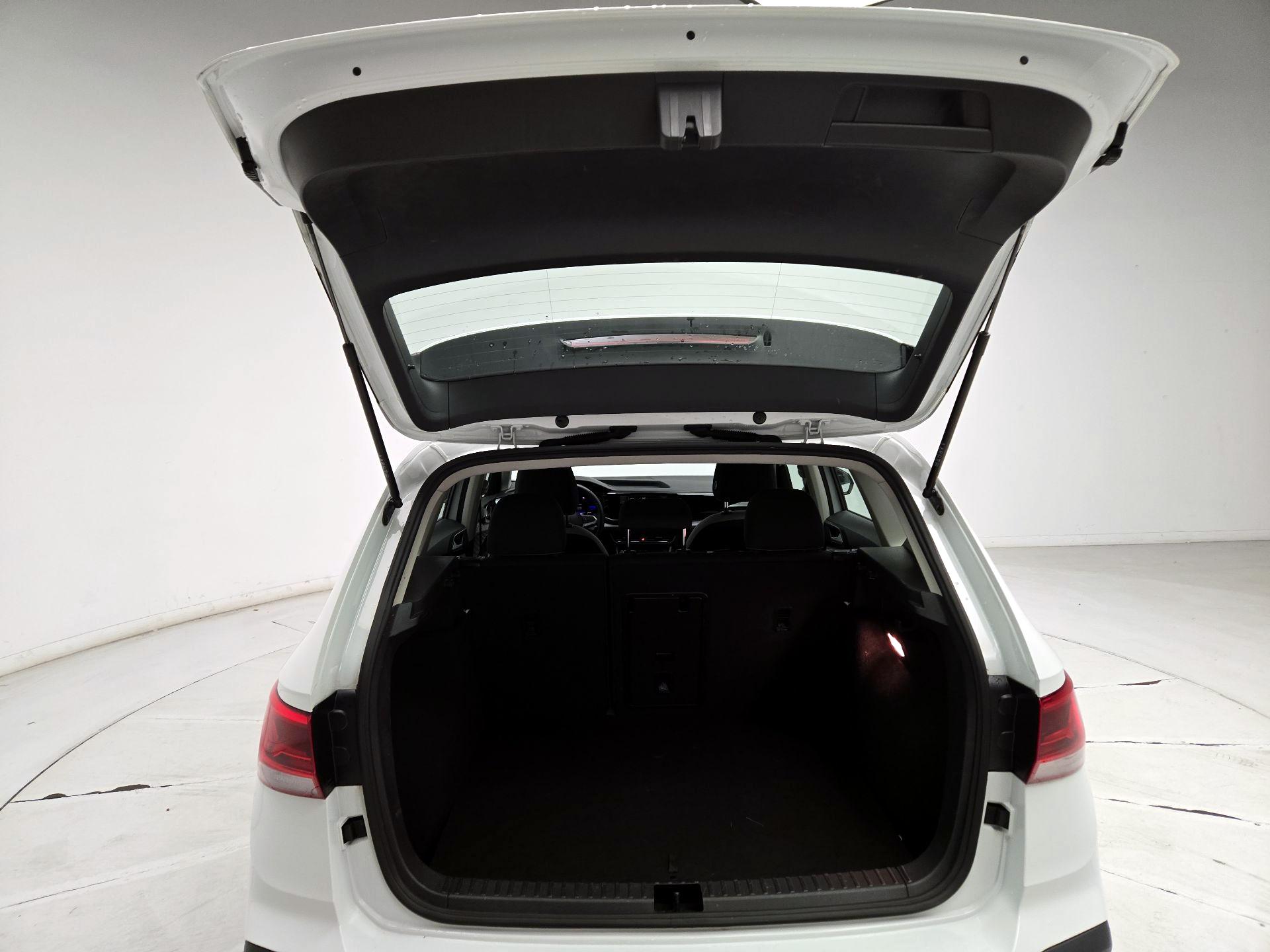 Thumbnail: 2022 Volkswagen Taos - 19