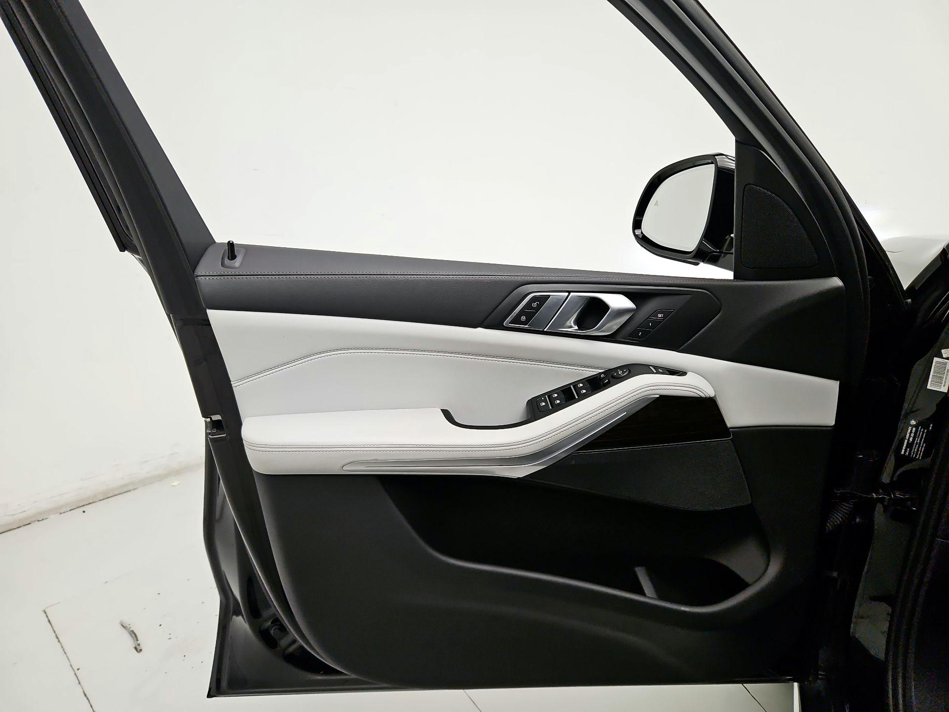 Thumbnail: 2023 BMW X5 - 12