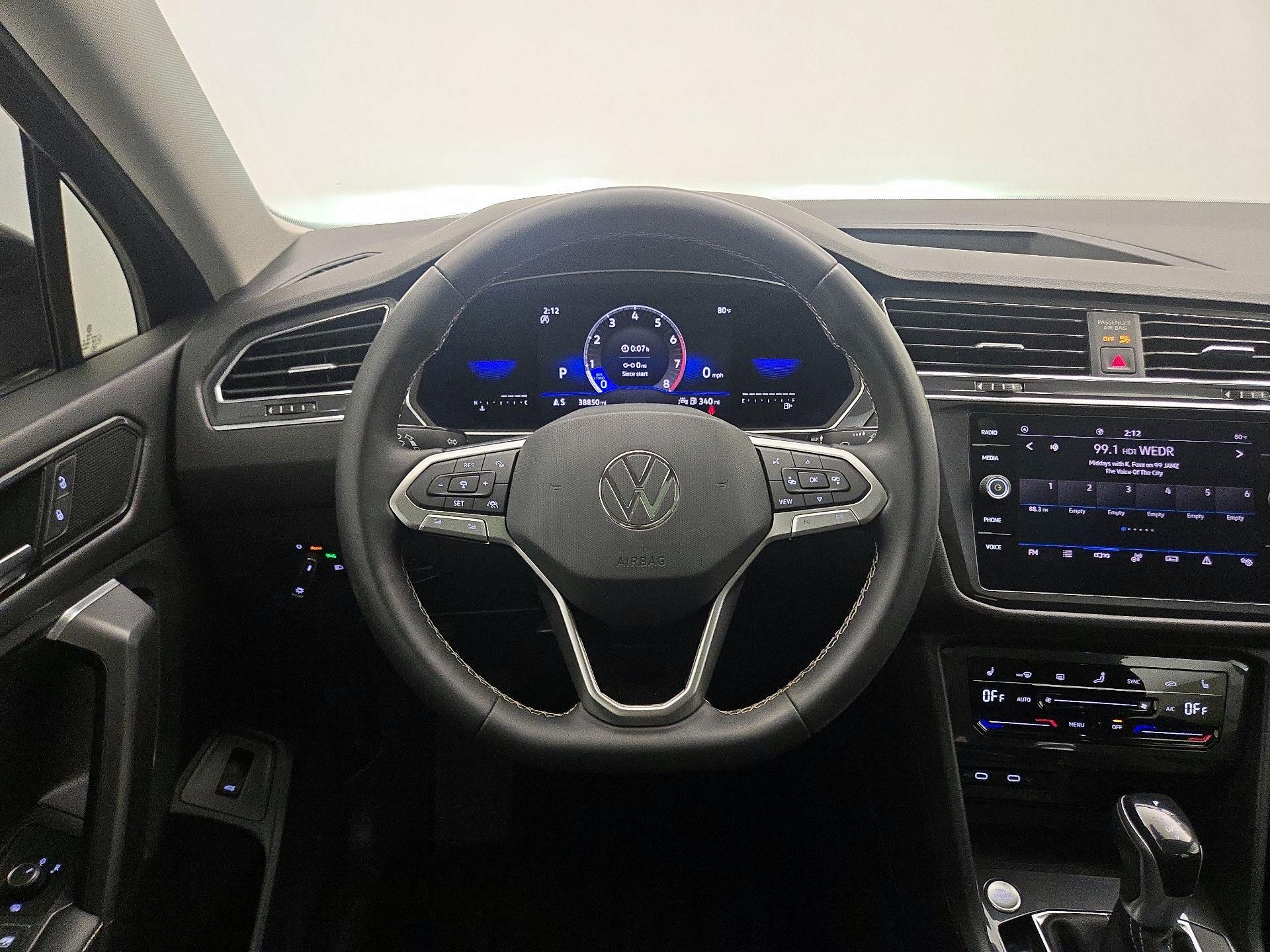 Thumbnail: 2022 Volkswagen Tiguan - 10