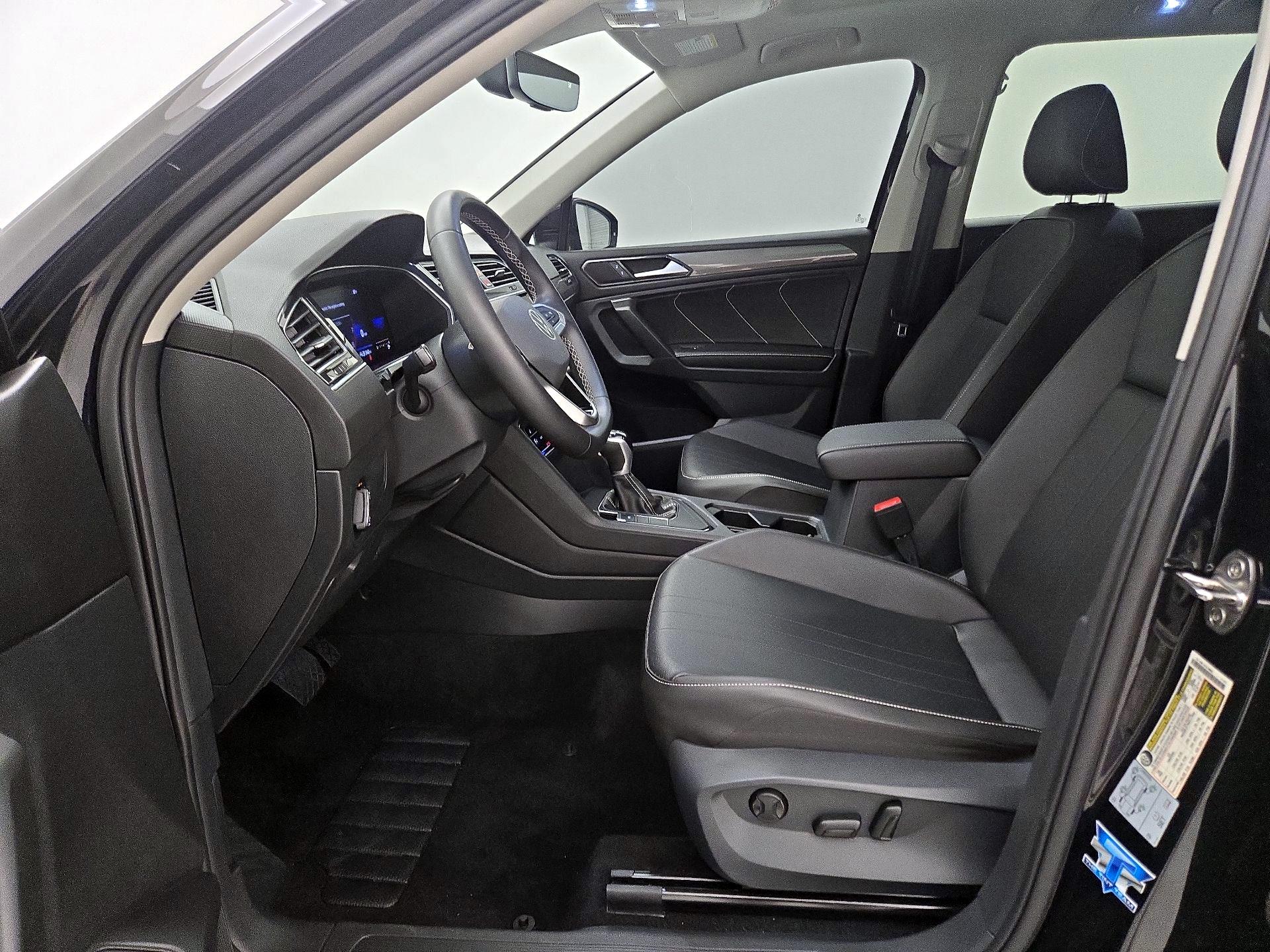 Thumbnail: 2022 Volkswagen Tiguan - 11