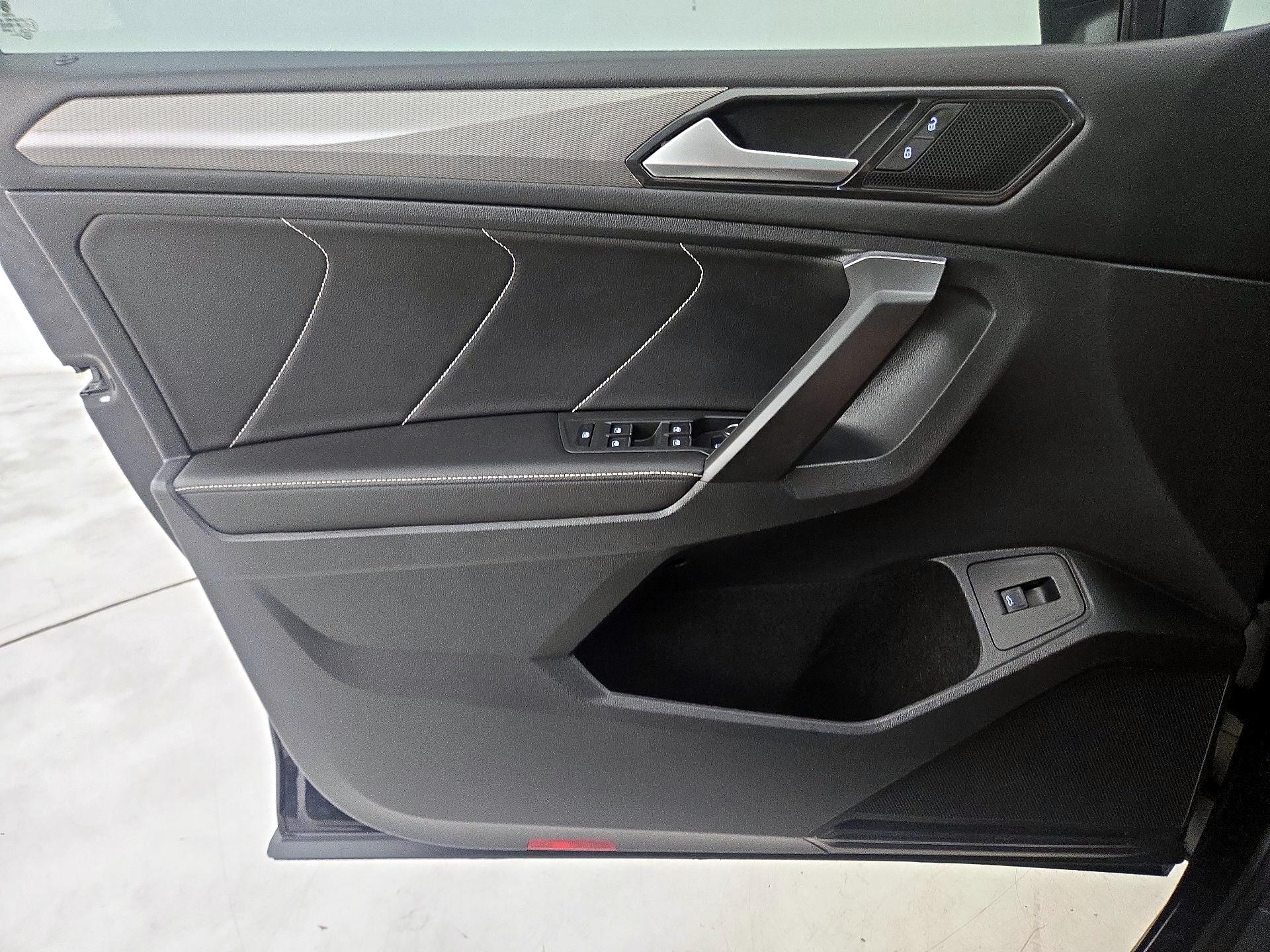 Thumbnail: 2022 Volkswagen Tiguan - 12