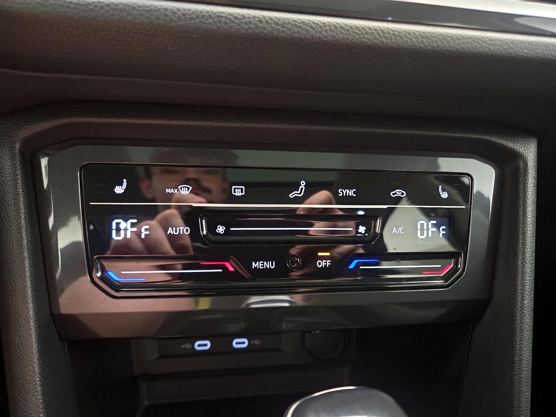 Thumbnail: 2022 Volkswagen Tiguan - 16