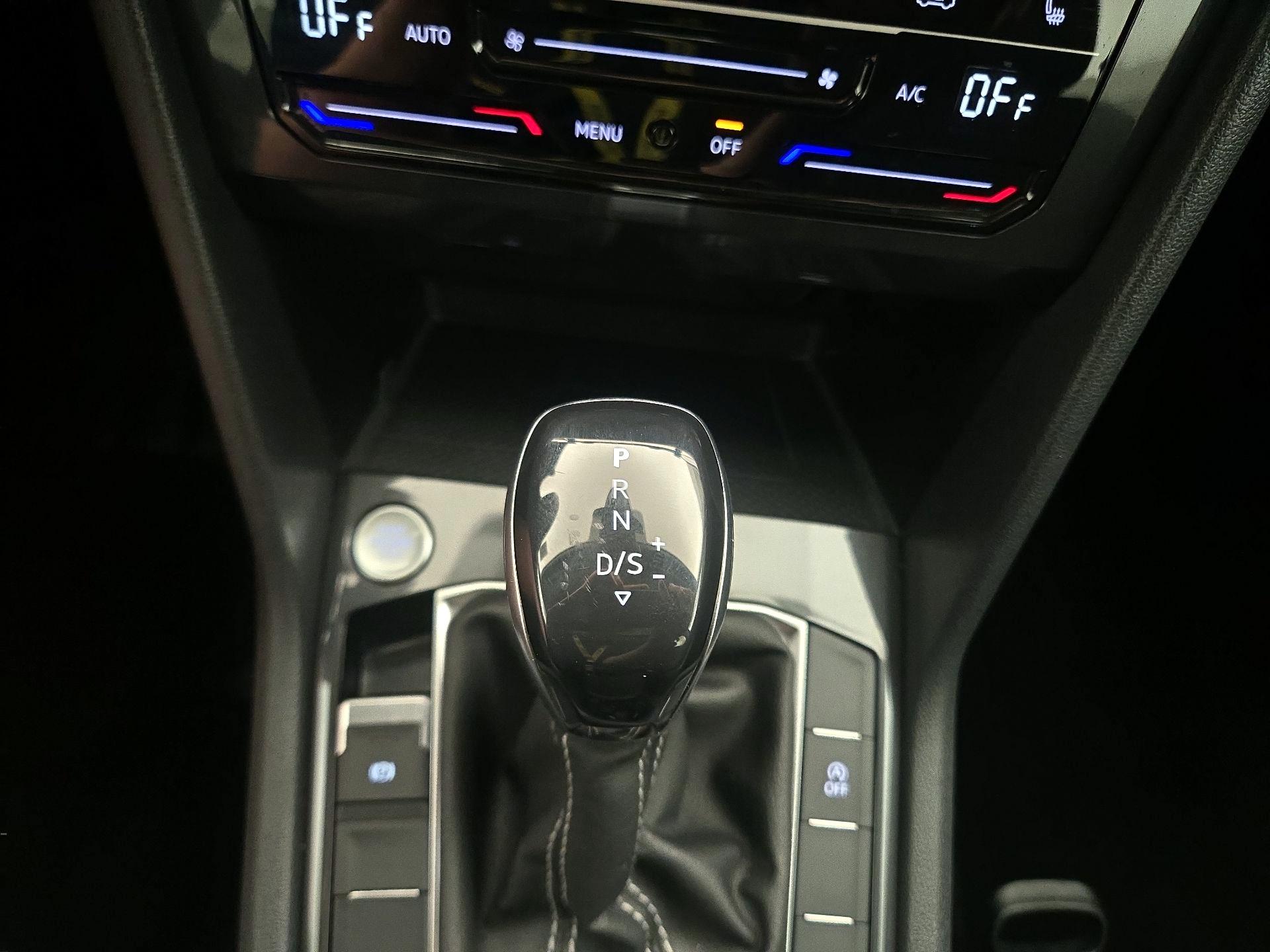 Thumbnail: 2022 Volkswagen Tiguan - 17