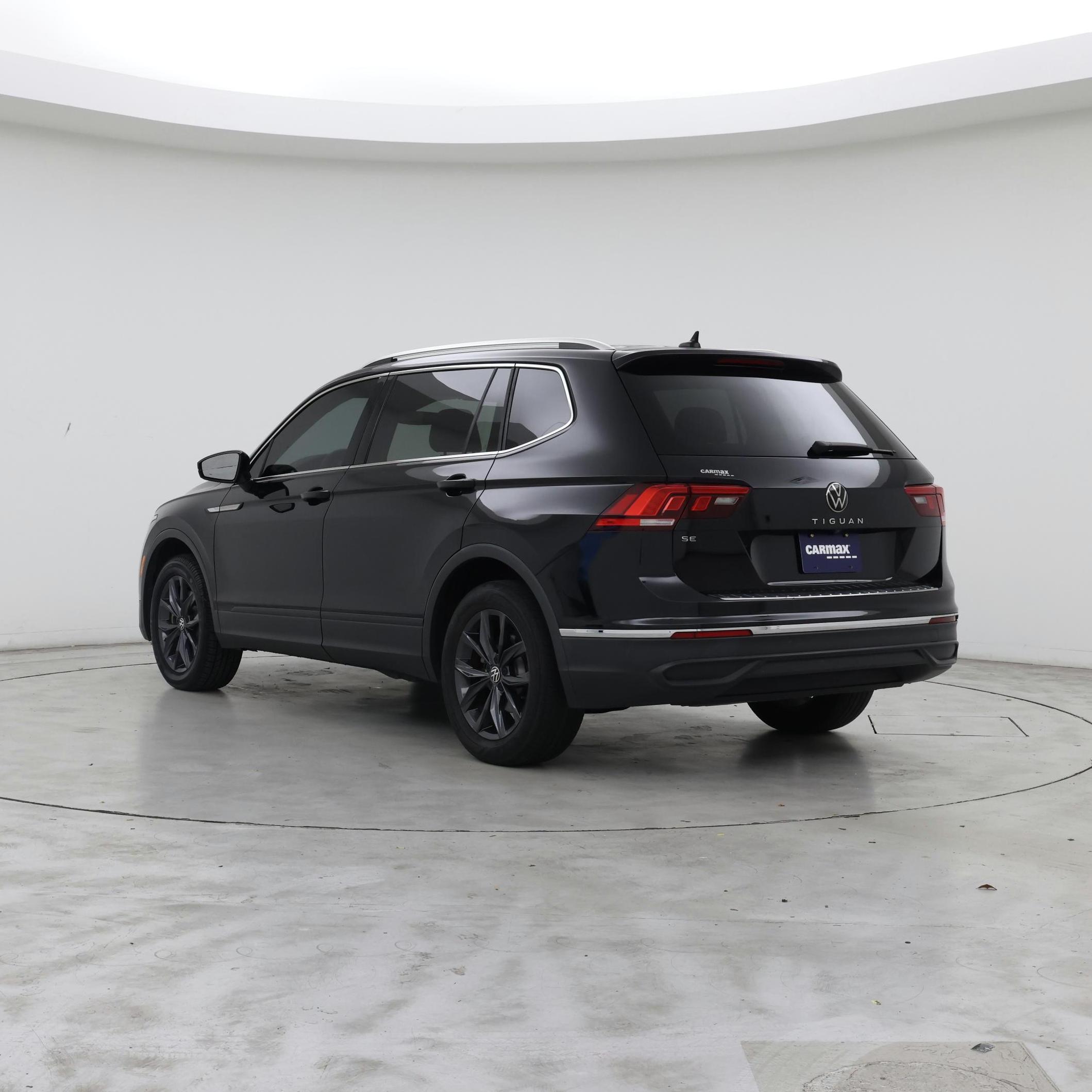 Thumbnail: 2022 Volkswagen Tiguan - 2