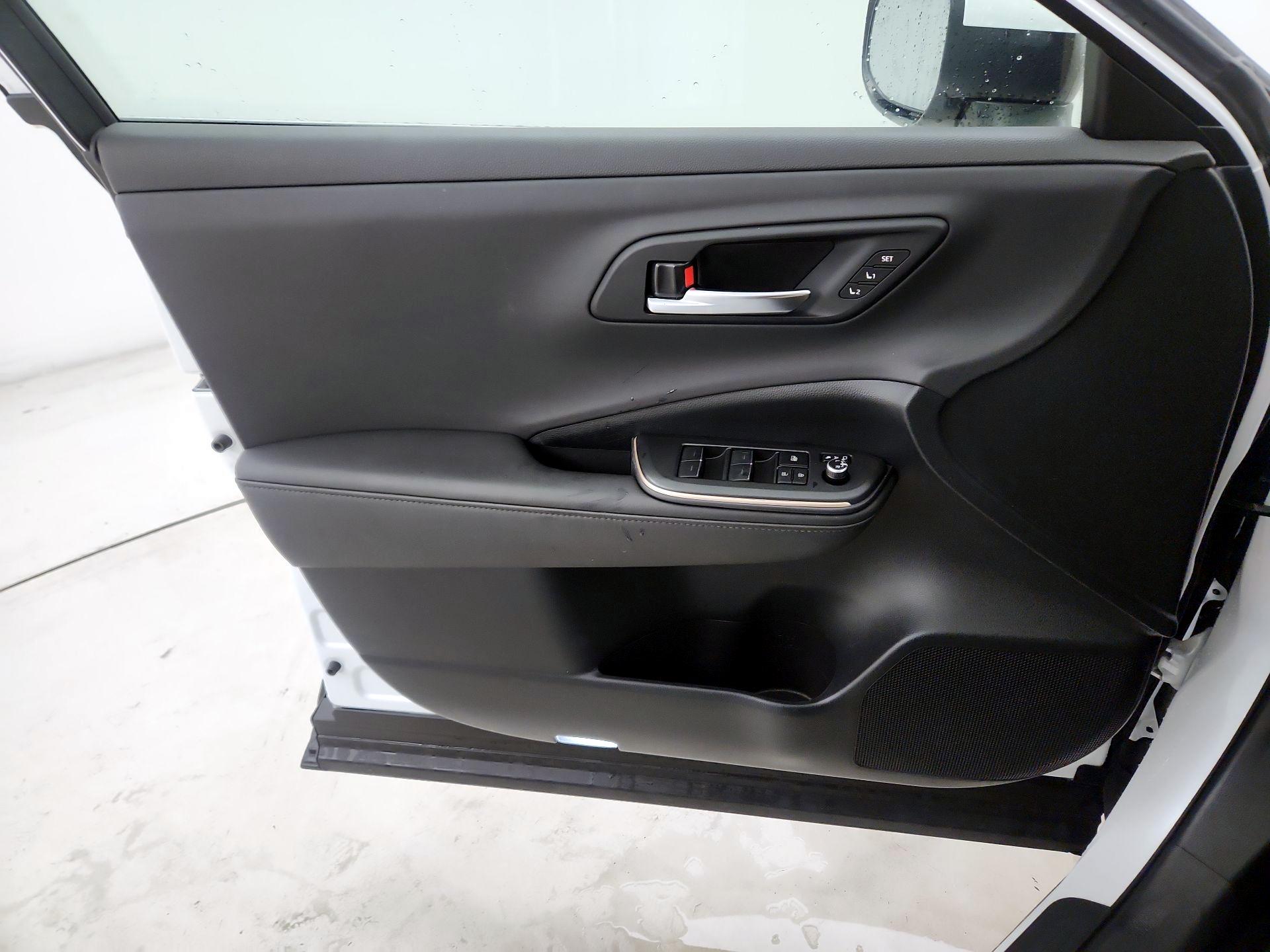 Thumbnail: 2023 Toyota Crown - 12