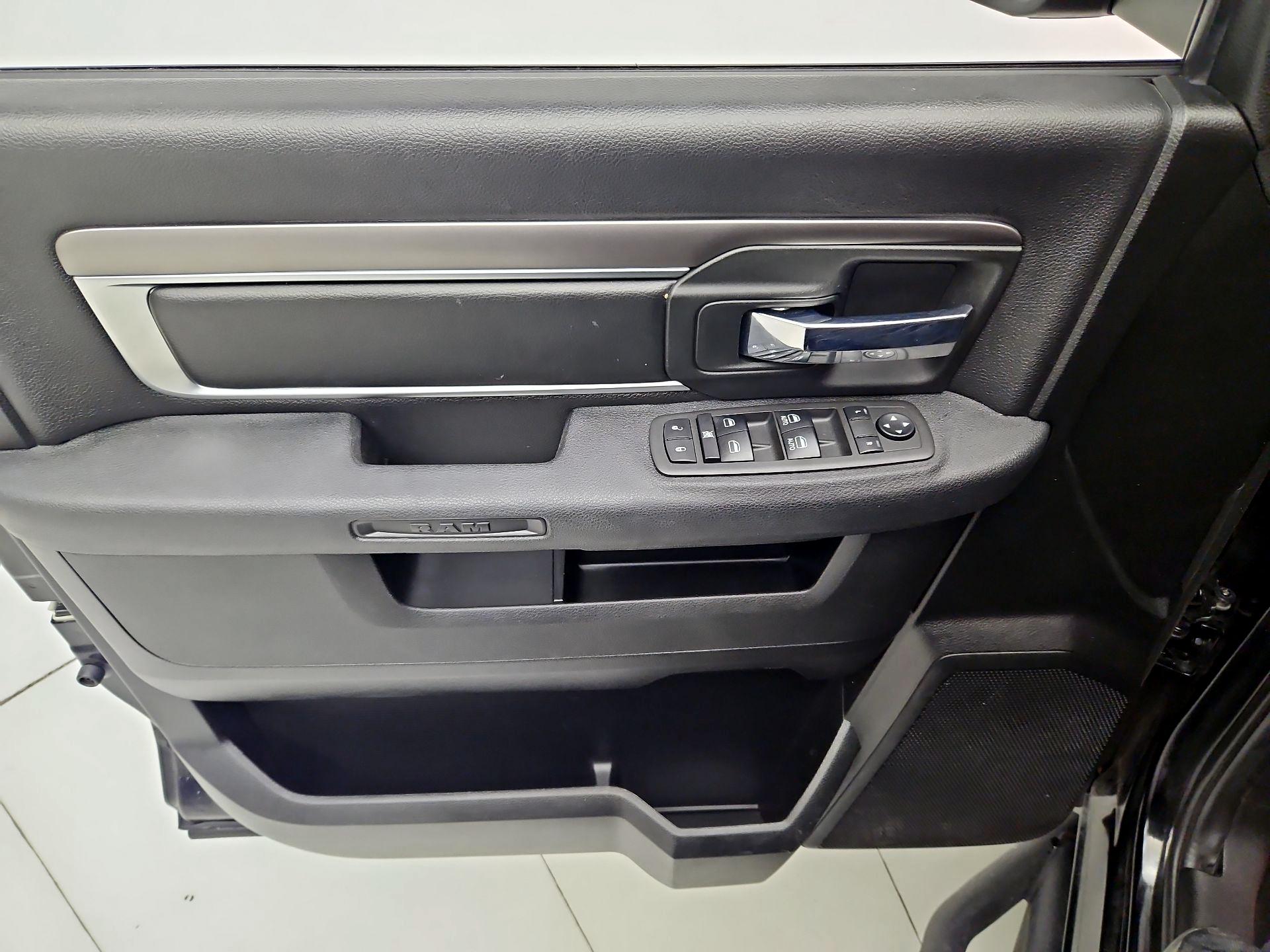 Thumbnail: 2021 RAM 1500 Classic - 12