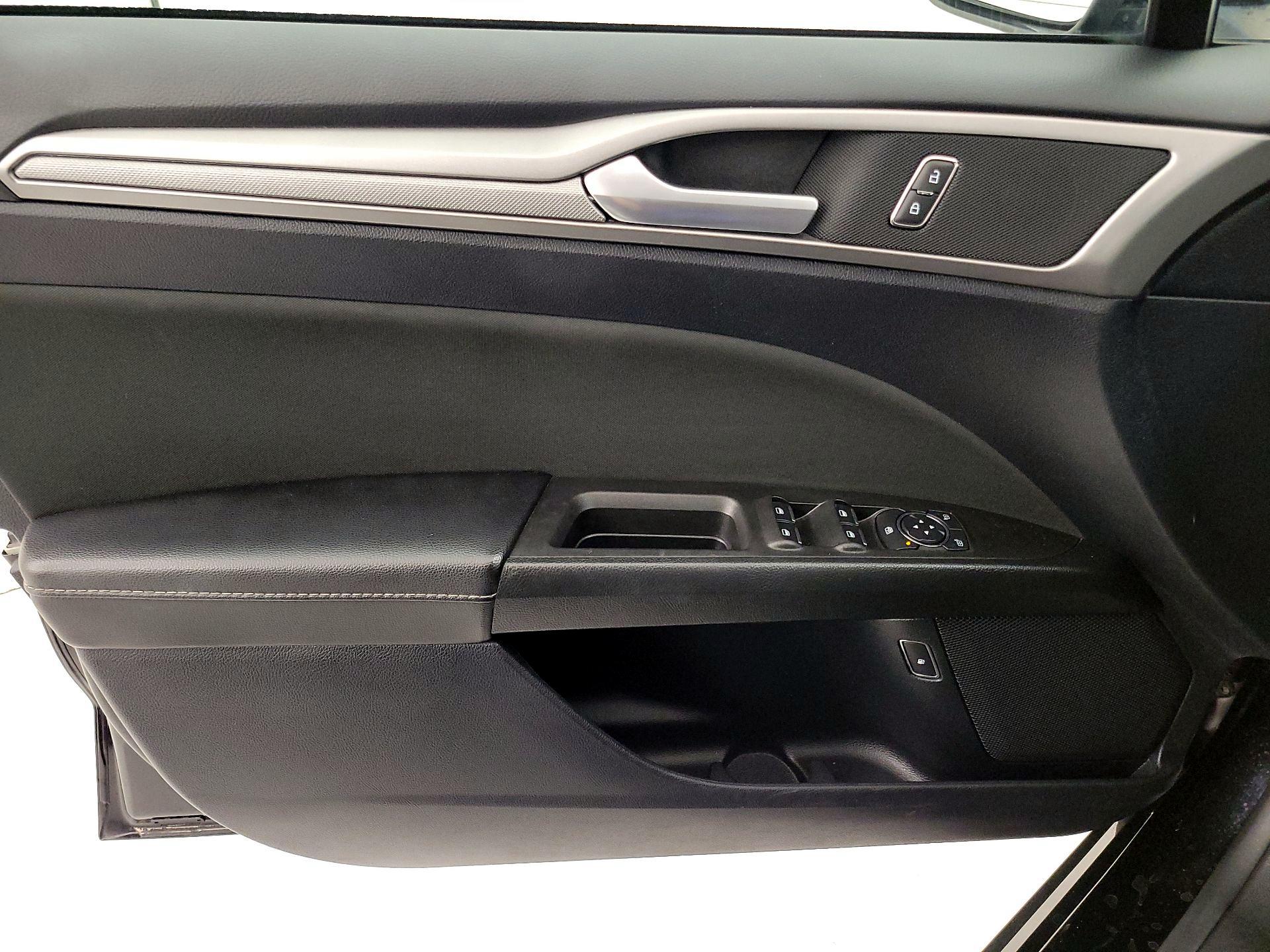 Thumbnail: 2020 Ford Fusion - 12