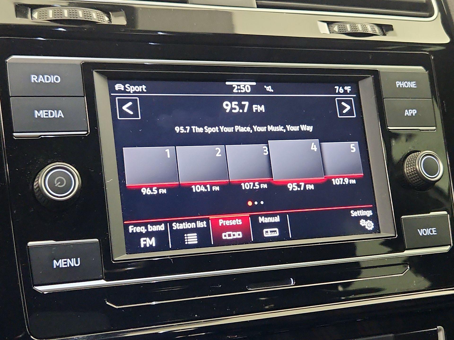 Thumbnail: 2021 Volkswagen Golf - 15