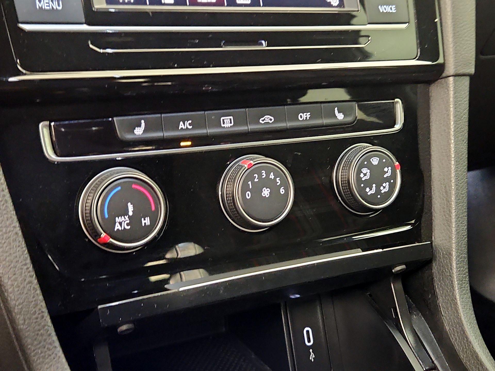 Thumbnail: 2021 Volkswagen Golf - 16