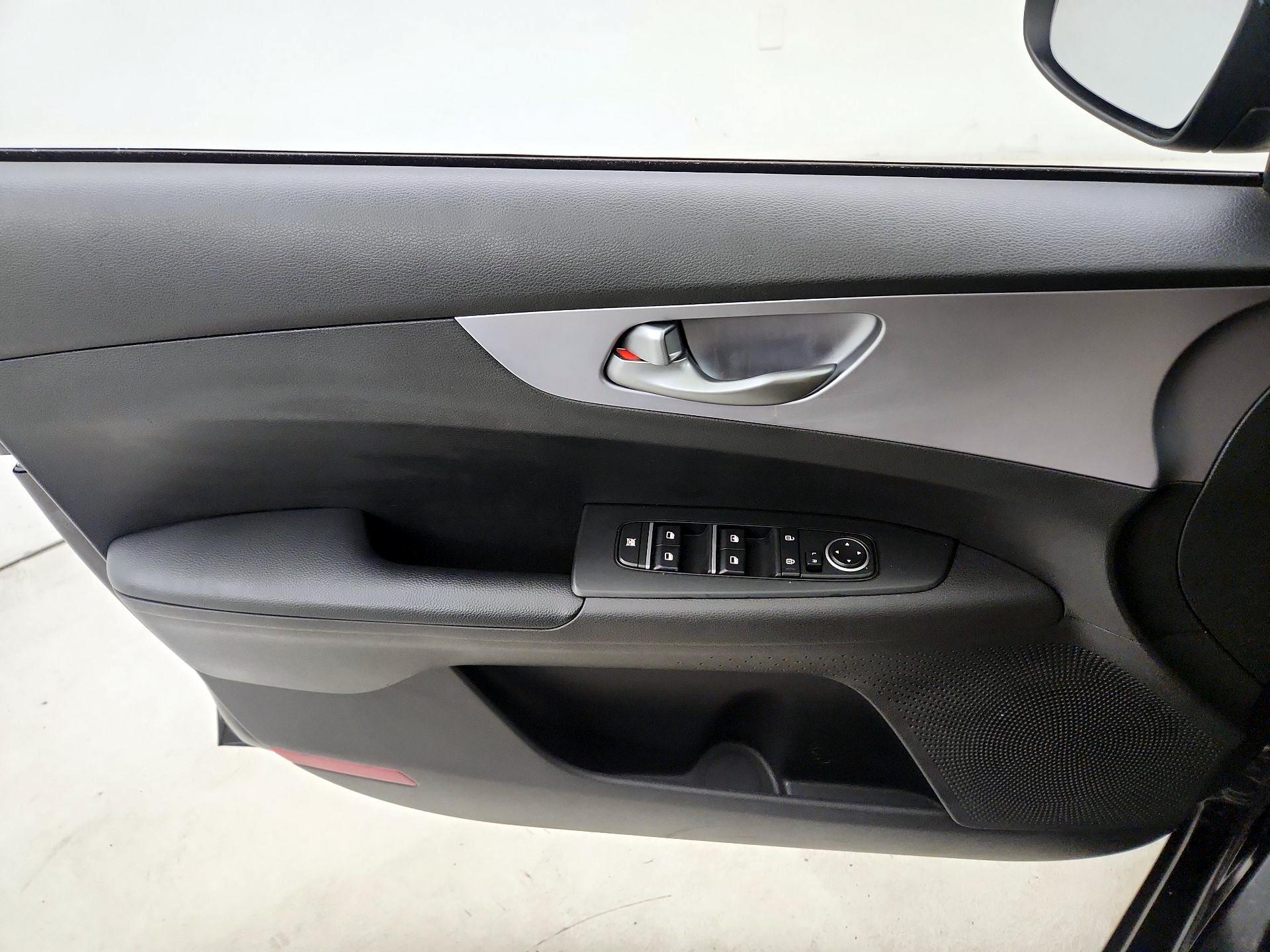 Thumbnail: 2022 Kia Forte - 12