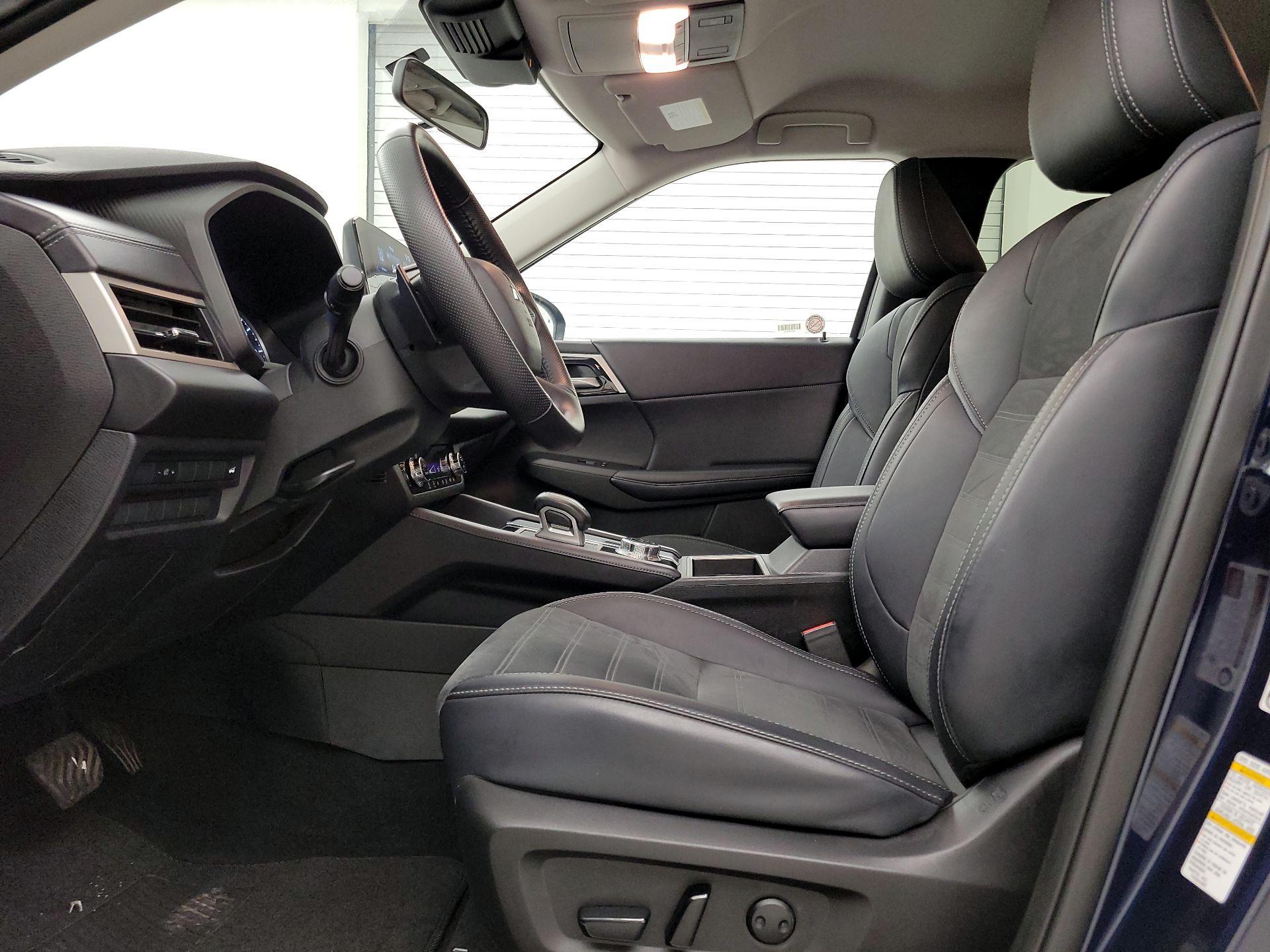 Thumbnail: 2024 Mitsubishi Outlander - 11