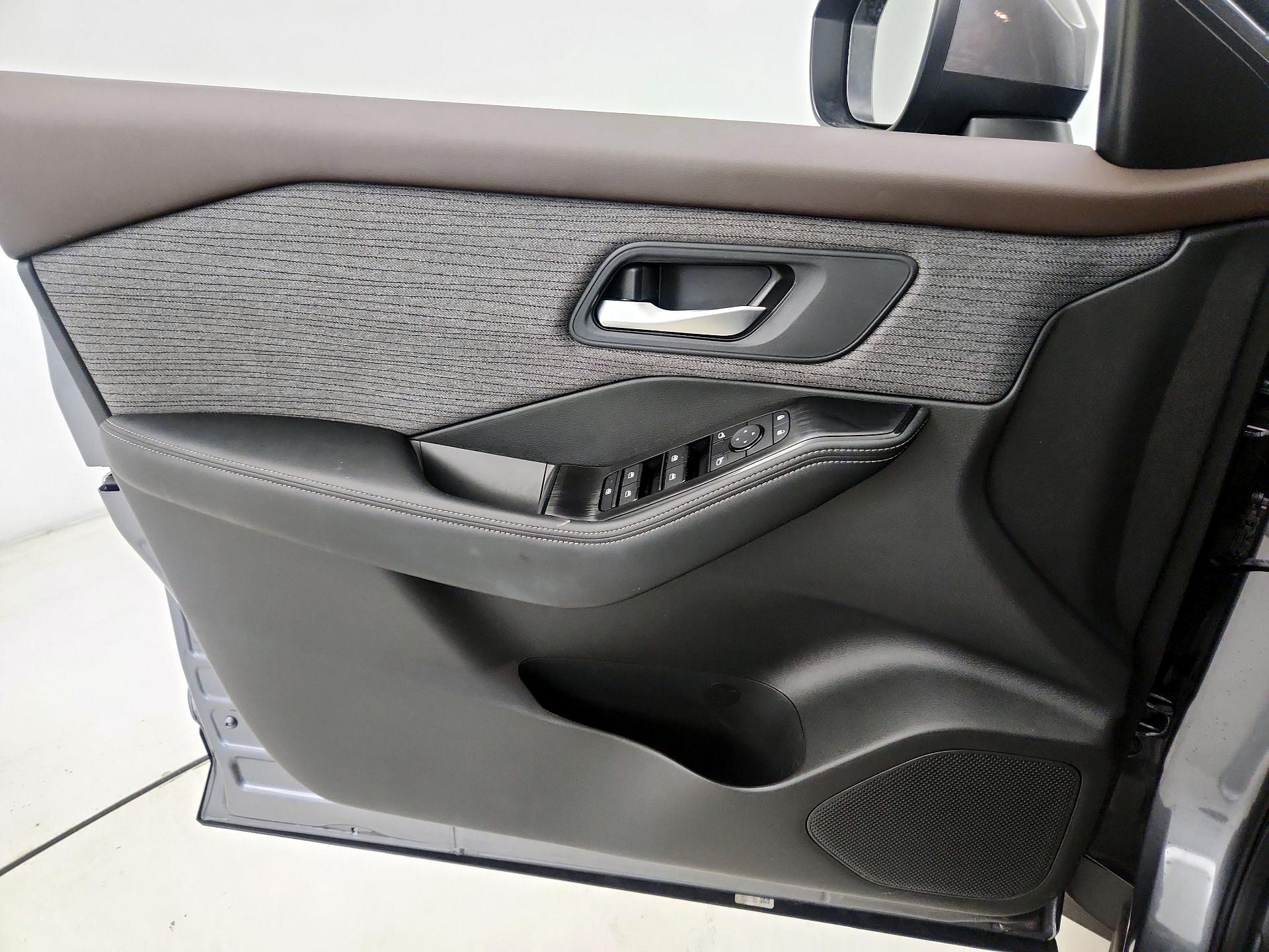 Thumbnail: 2023 Nissan Rogue - 12