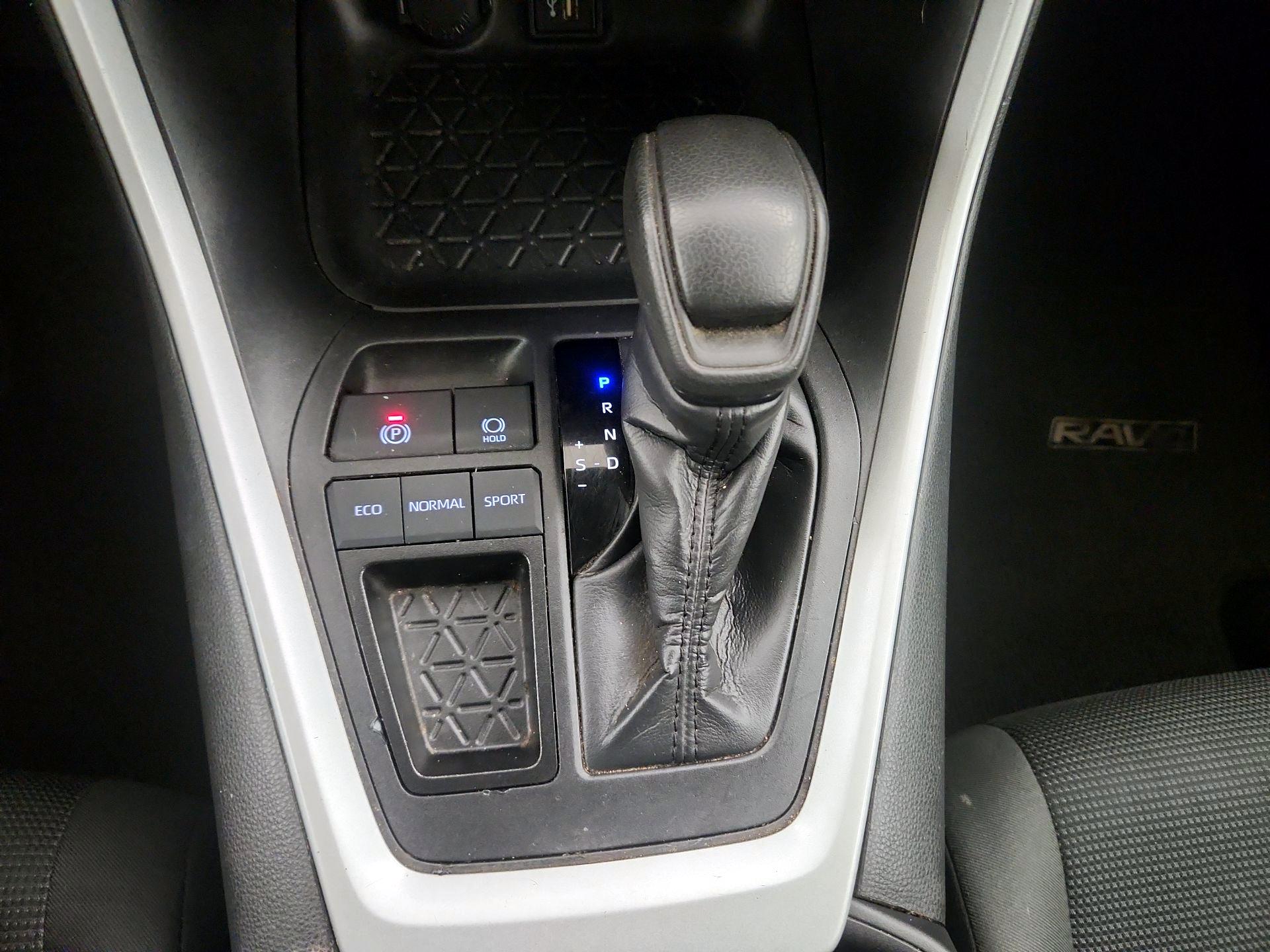 Thumbnail: 2024 Toyota RAV4 - 17