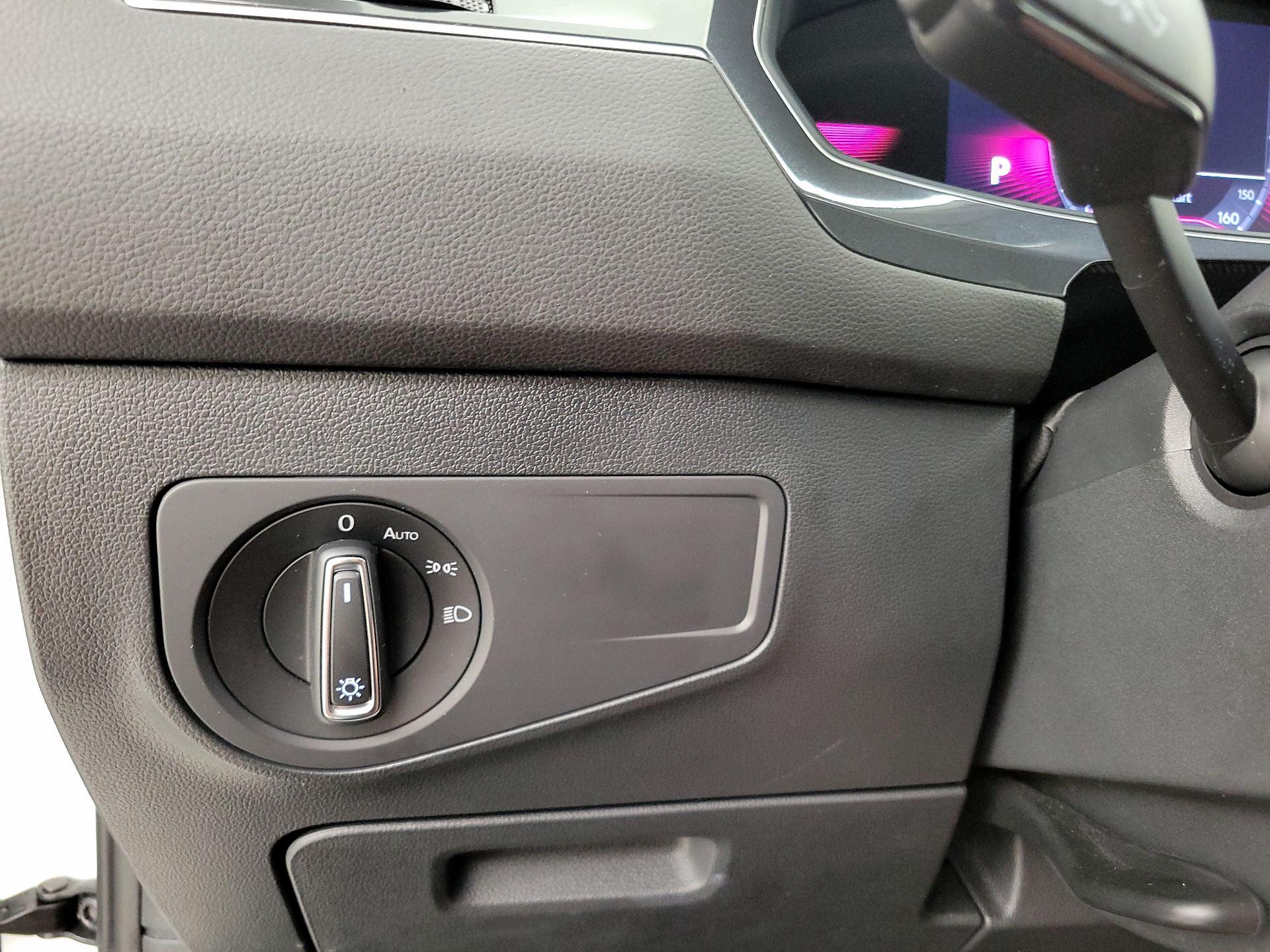 Thumbnail: 2024 Volkswagen Tiguan - 13