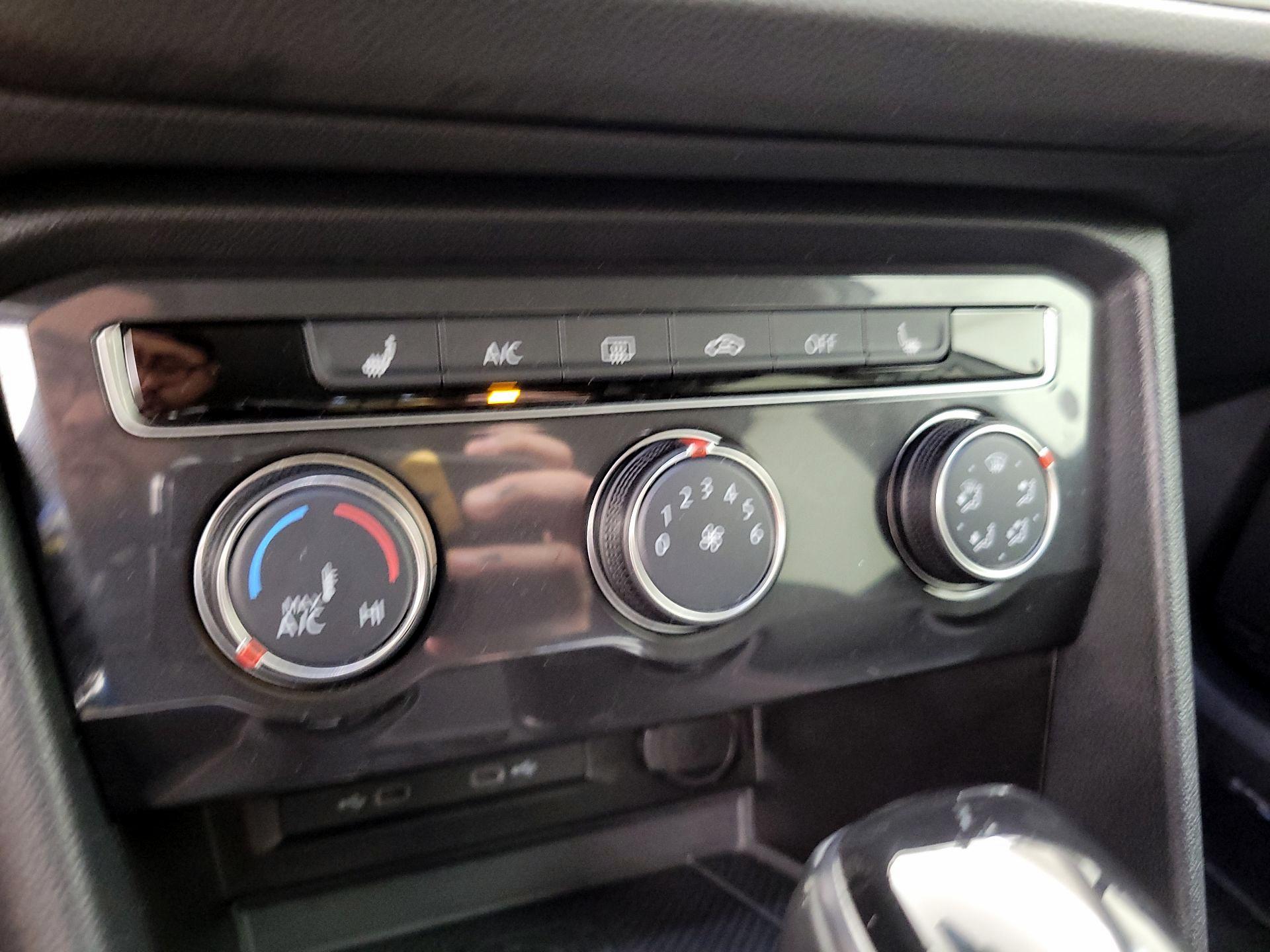 Thumbnail: 2024 Volkswagen Tiguan - 16