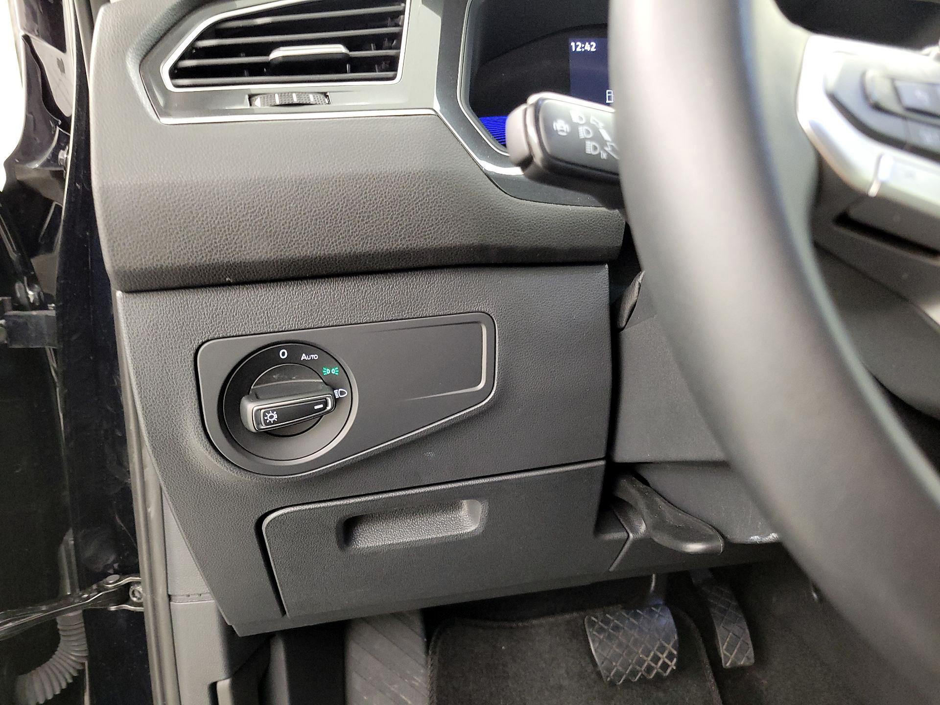 Thumbnail: 2024 Volkswagen Tiguan - 13