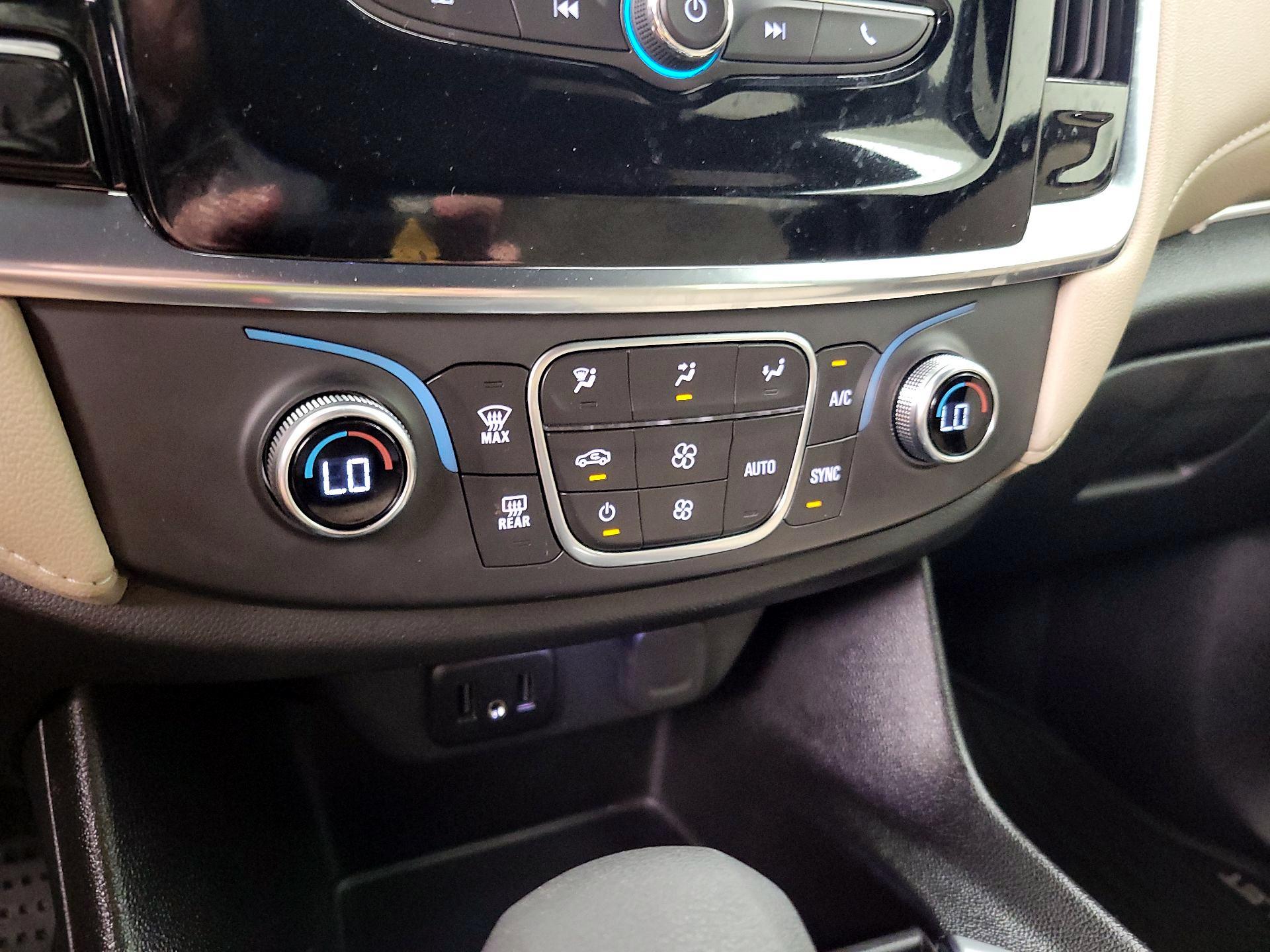 Thumbnail: 2023 Chevrolet Traverse - 16