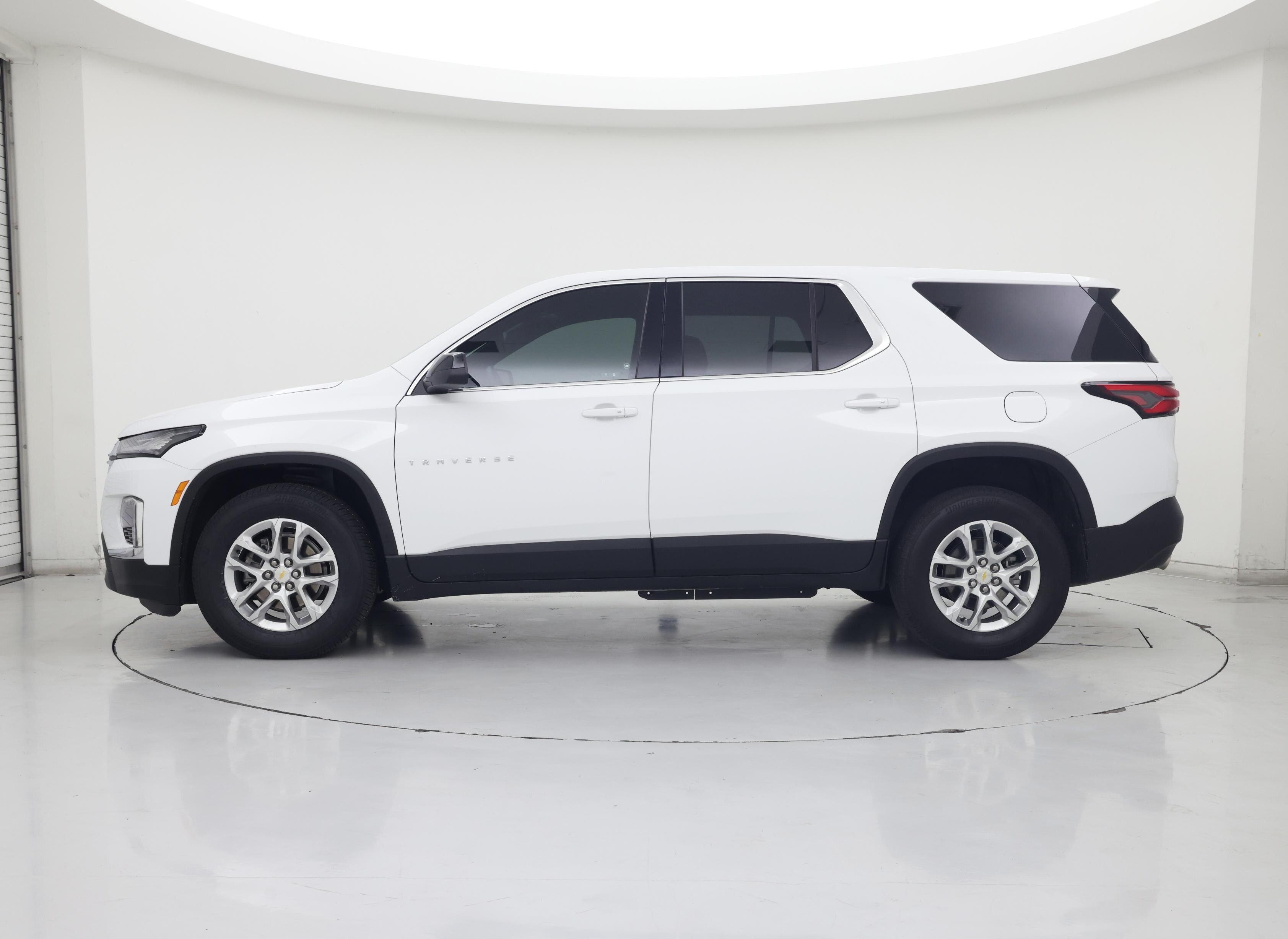 Thumbnail: 2023 Chevrolet Traverse - 3