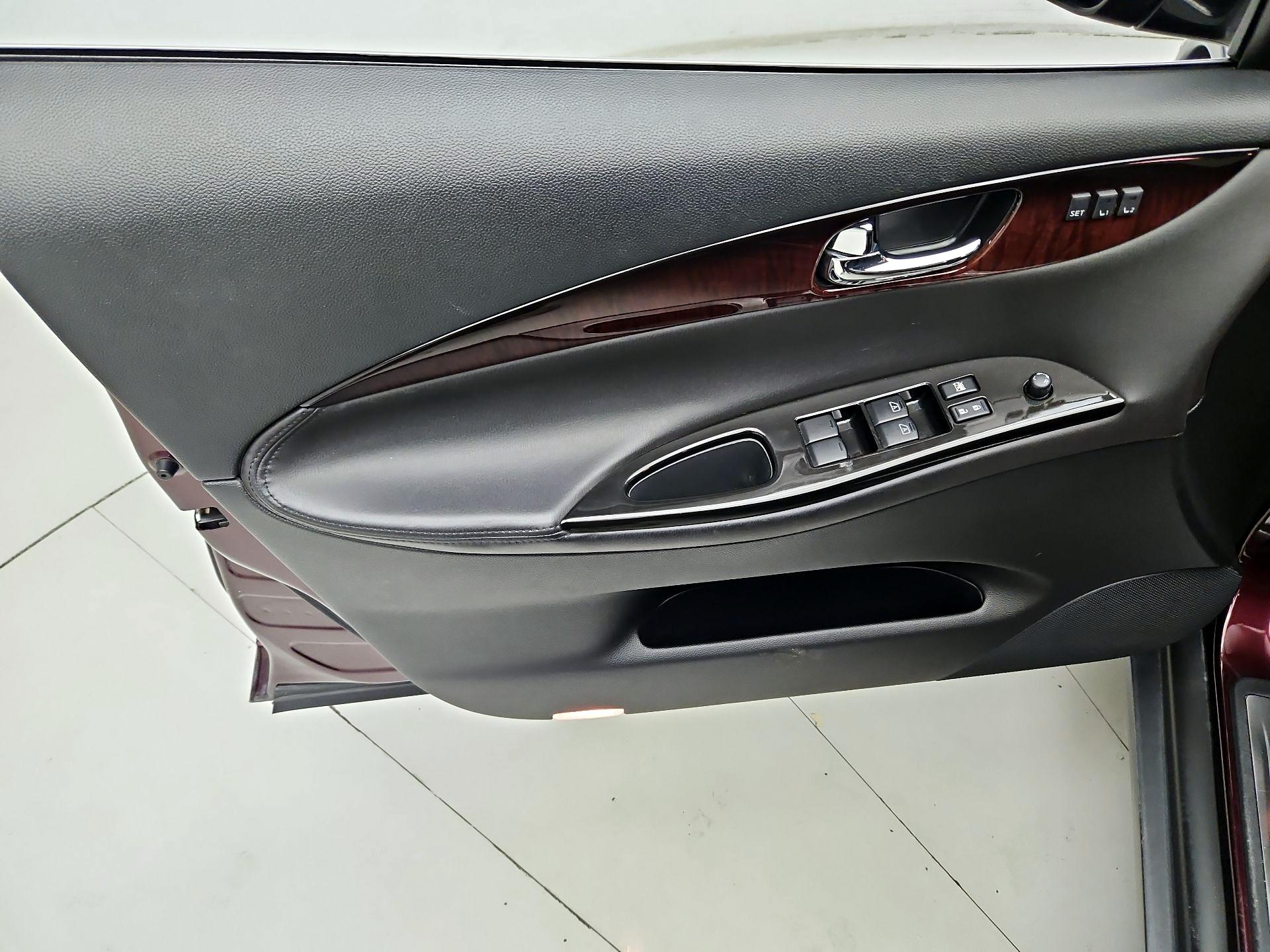 Thumbnail: 2017 INFINITI QX50 - 12