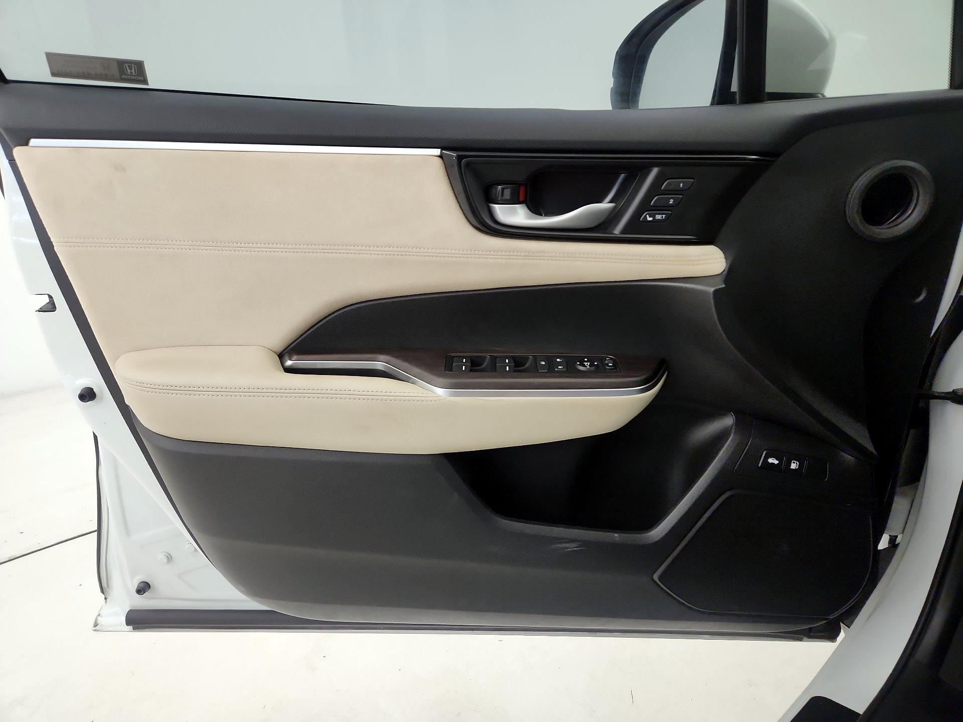 Thumbnail: 2018 Honda Clarity - 12